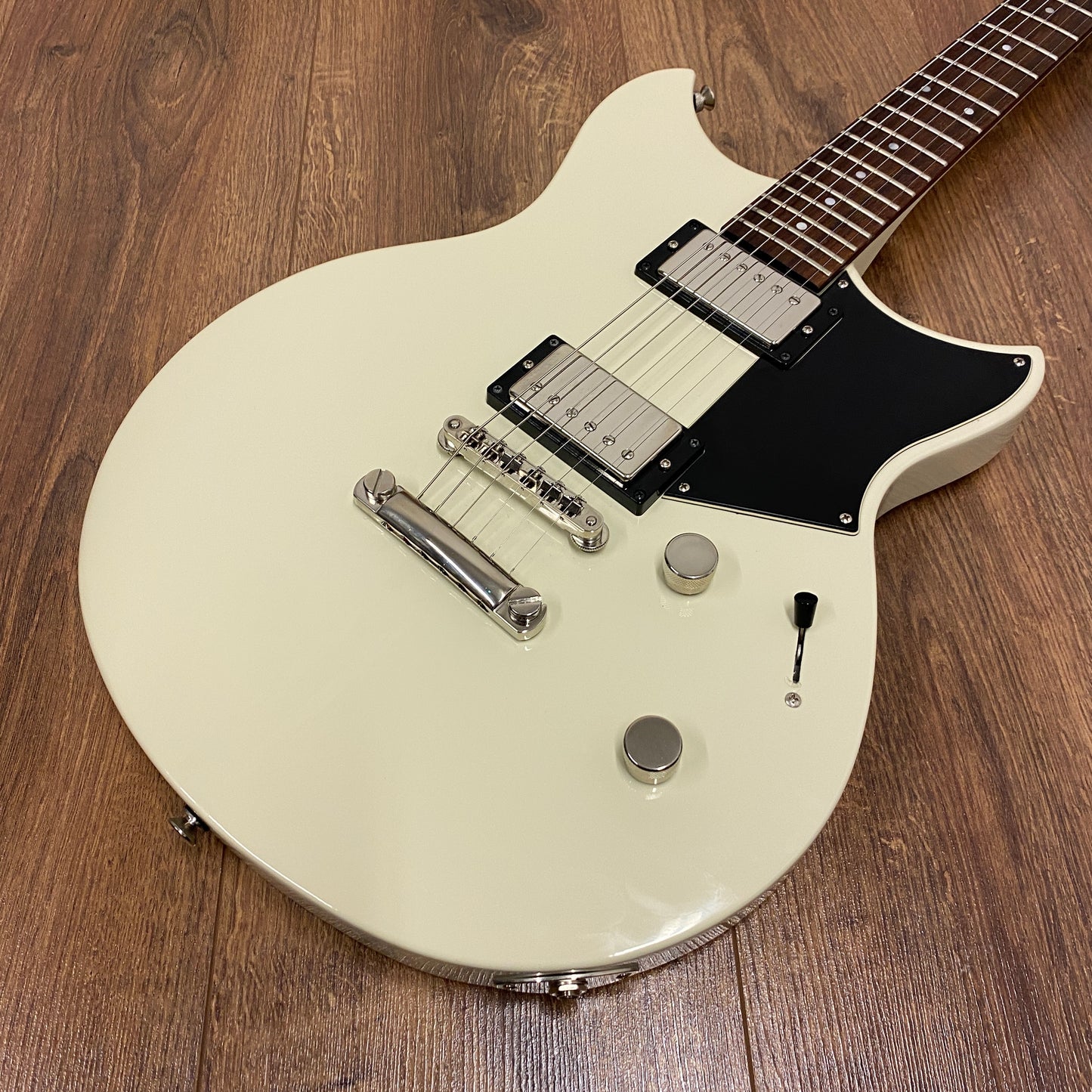 Pre-Owned Yamaha Revstar Element RSE20 - Vintage White