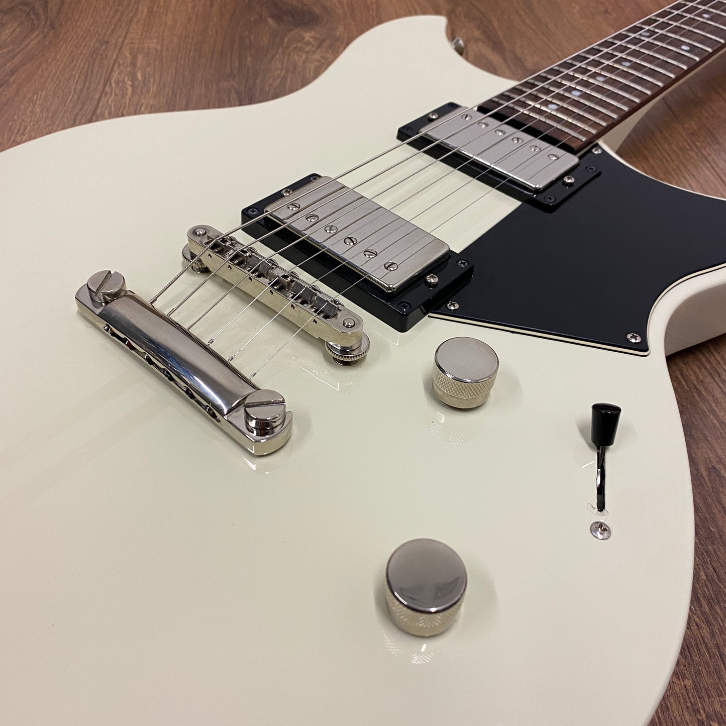 Pre-Owned Yamaha Revstar Element RSE20 - Vintage White