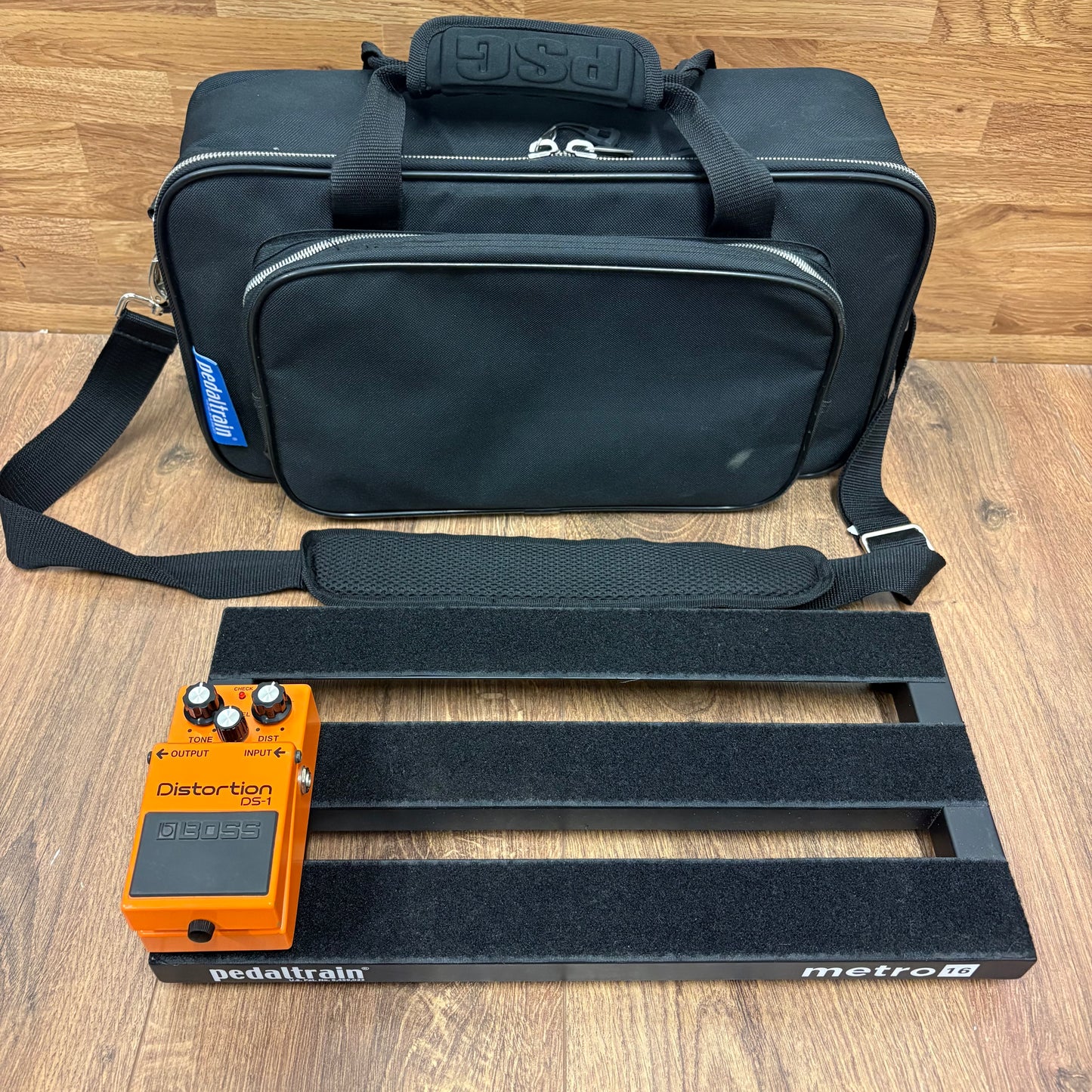 Pre-Owned Pedaltrain Metro 16 Pedalboard w/ Soft Case