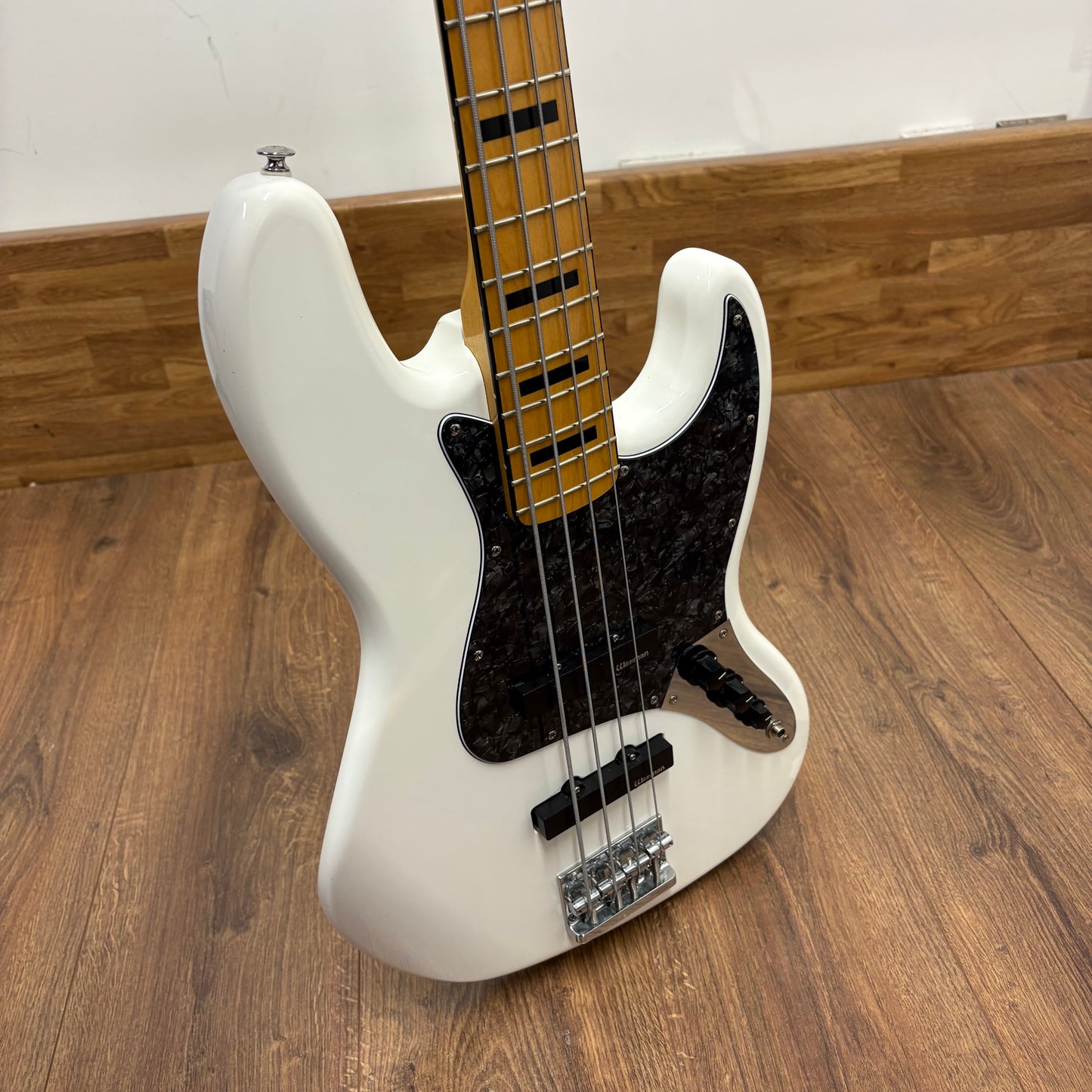 Pre-Owned Squier Vintage Modified '70s Jazz Bass - White