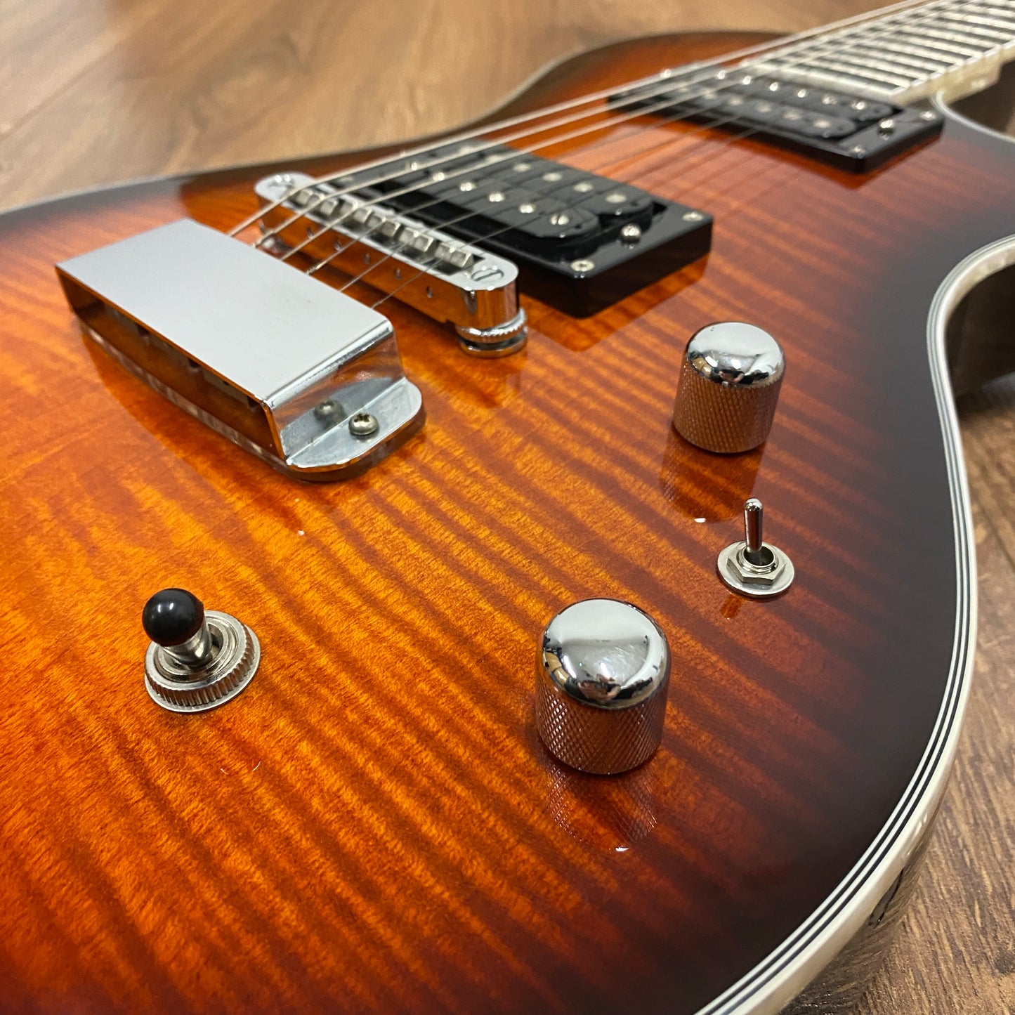 Pre-Owned Hagstrom Ultra Swede - Golden Eagle Burst