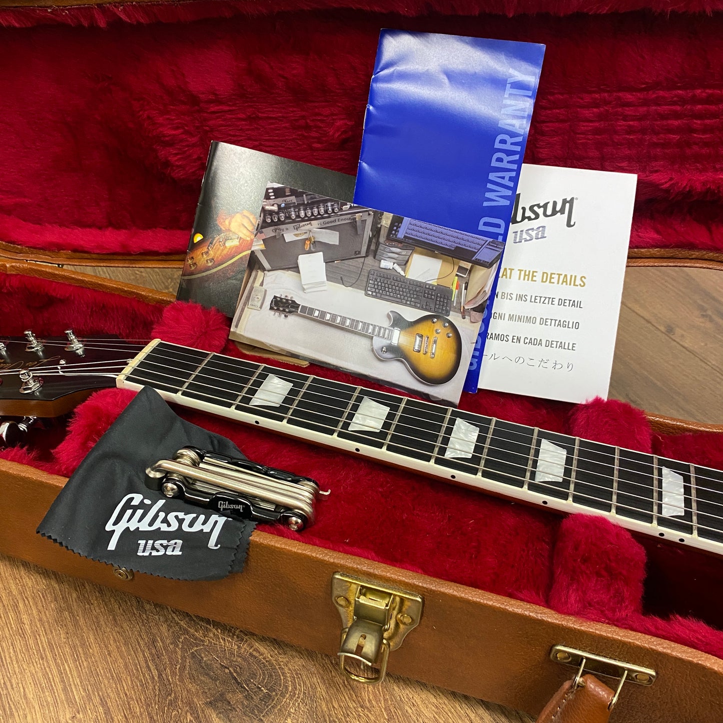 Pre-Owned Gibson Les Paul Deluxe Player Plus - Satin Vintage Sunburst - 2018