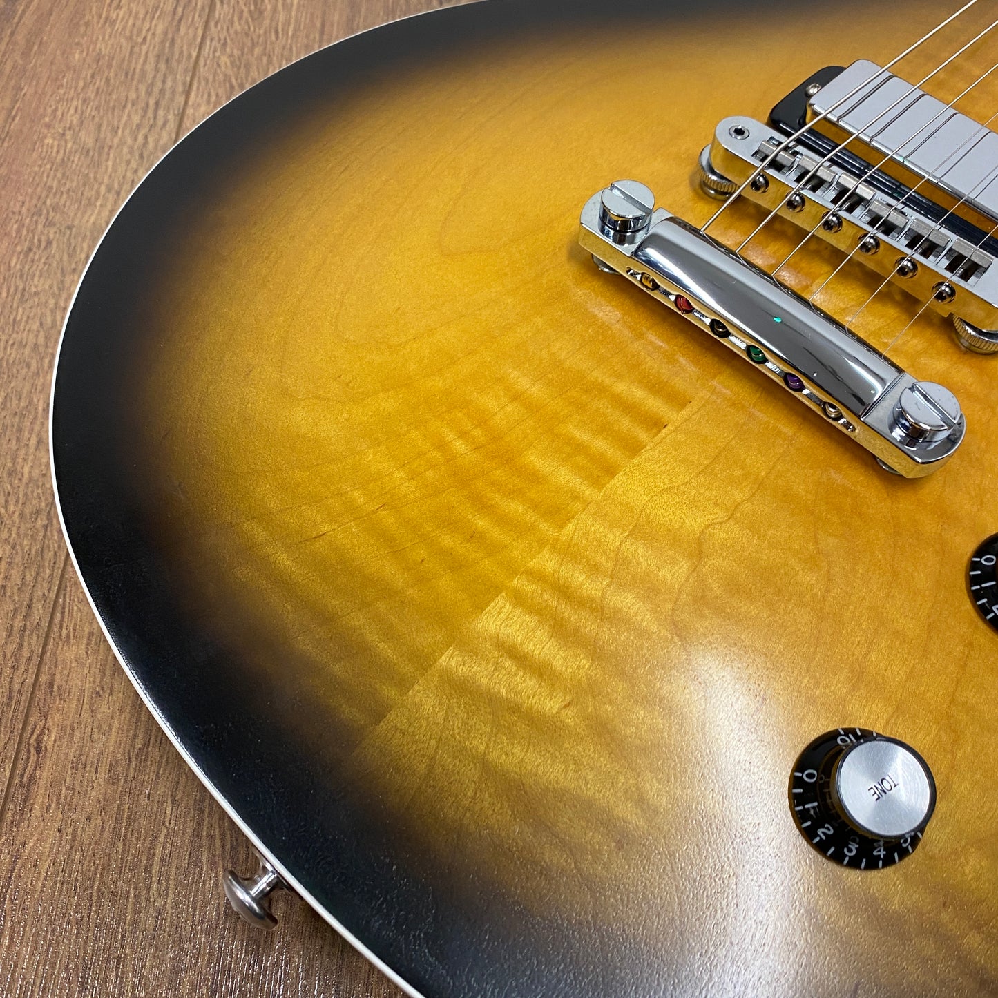 Pre-Owned Gibson Les Paul Deluxe Player Plus - Satin Vintage Sunburst - 2018