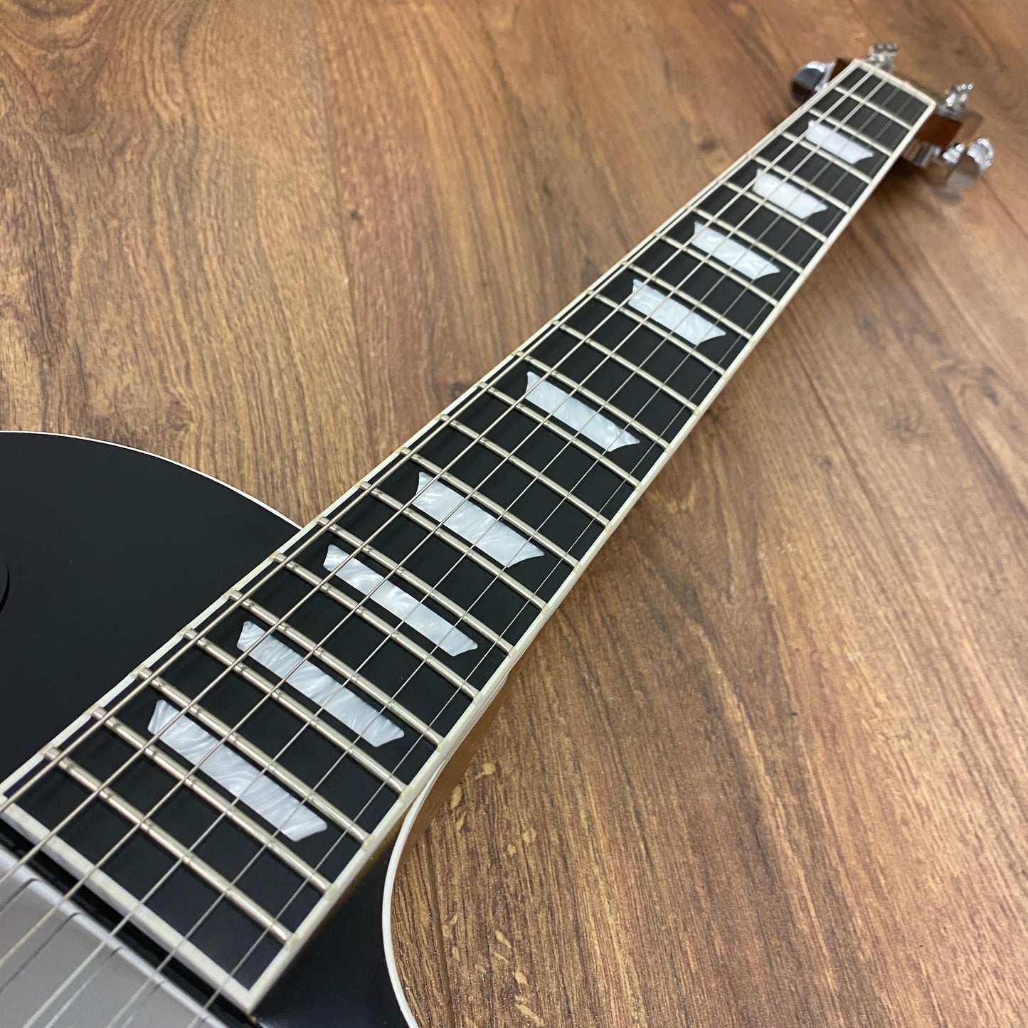 Pre-Owned Gibson Les Paul Deluxe Player Plus - Satin Vintage Sunburst - 2018