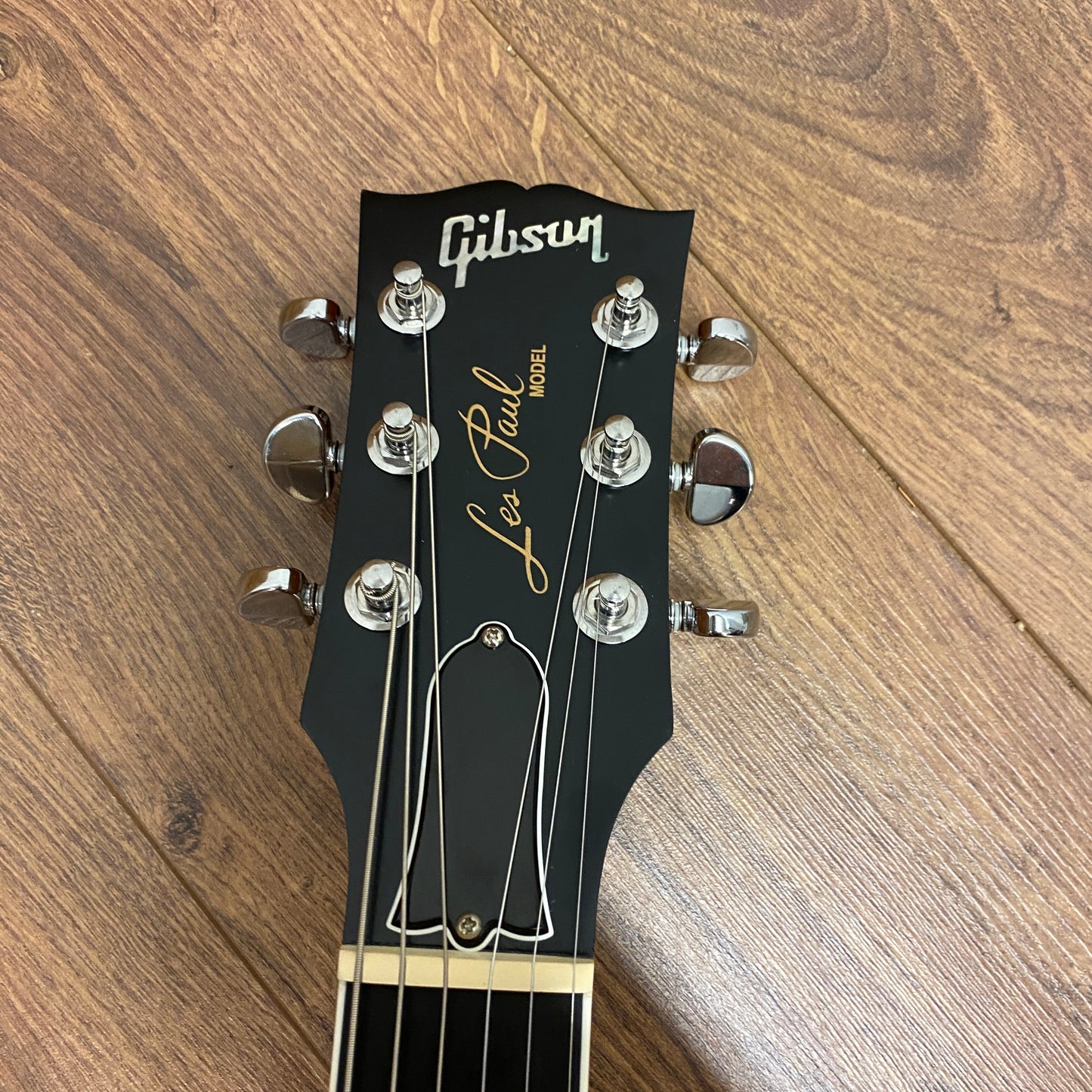Pre-Owned Gibson Les Paul Deluxe Player Plus - Satin Vintage Sunburst - 2018