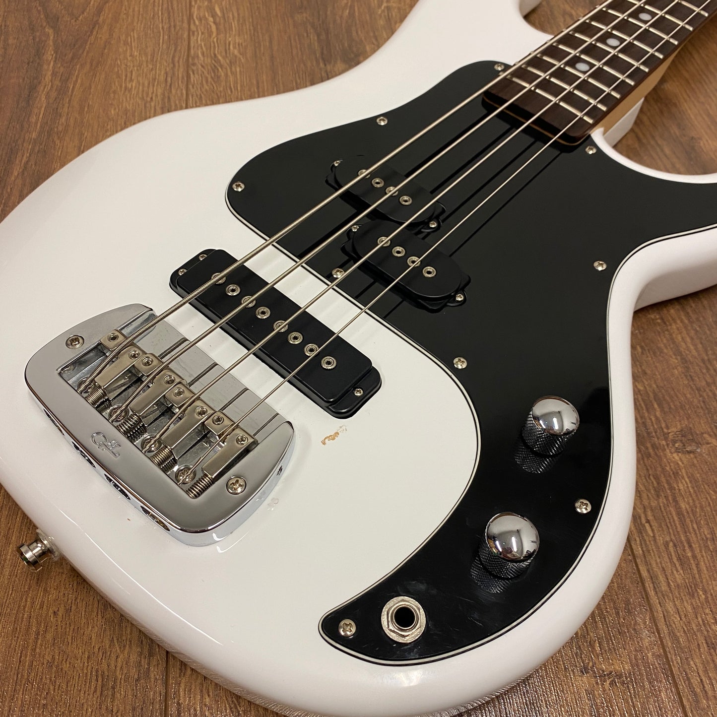 Pre-Owned G&L SB-2 Tribute Bass w/ Hard Case - White