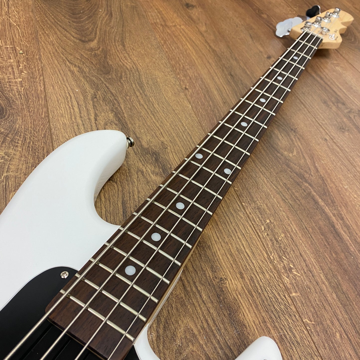 Pre-Owned G&L SB-2 Tribute Bass w/ Hard Case - White