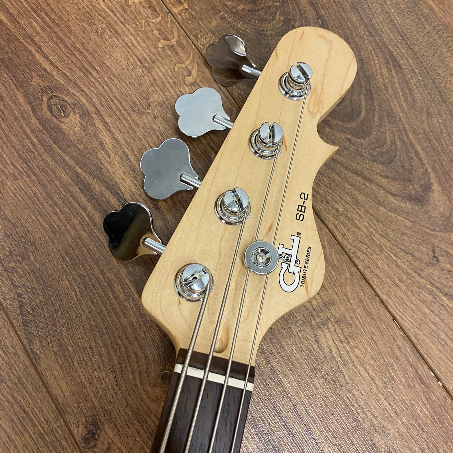 Pre-Owned G&L SB-2 Tribute Bass w/ Hard Case - White