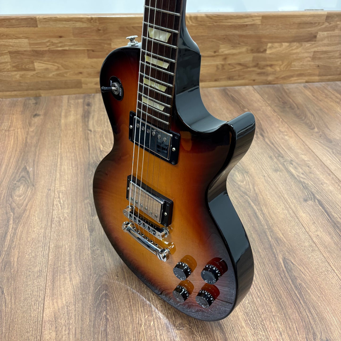 Pre-Owned Gibson Les Paul Studio - Fireburst - 2005