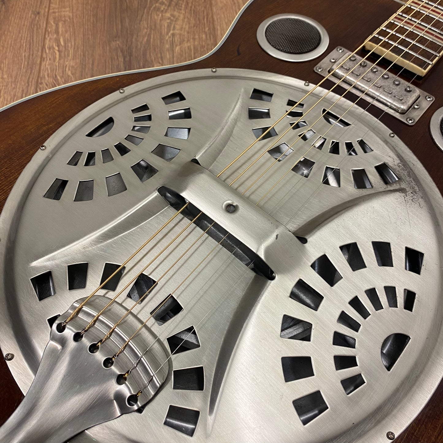Pre-Owned Hofner HCT-RG-VN Resonator - Antique Natural