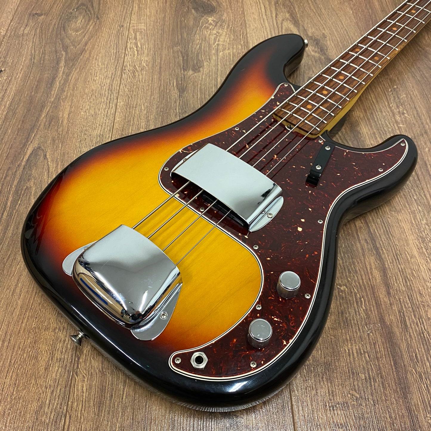 Pre-Owned Fender American Vintage '63 Precision Bass - Sunburst - 2017