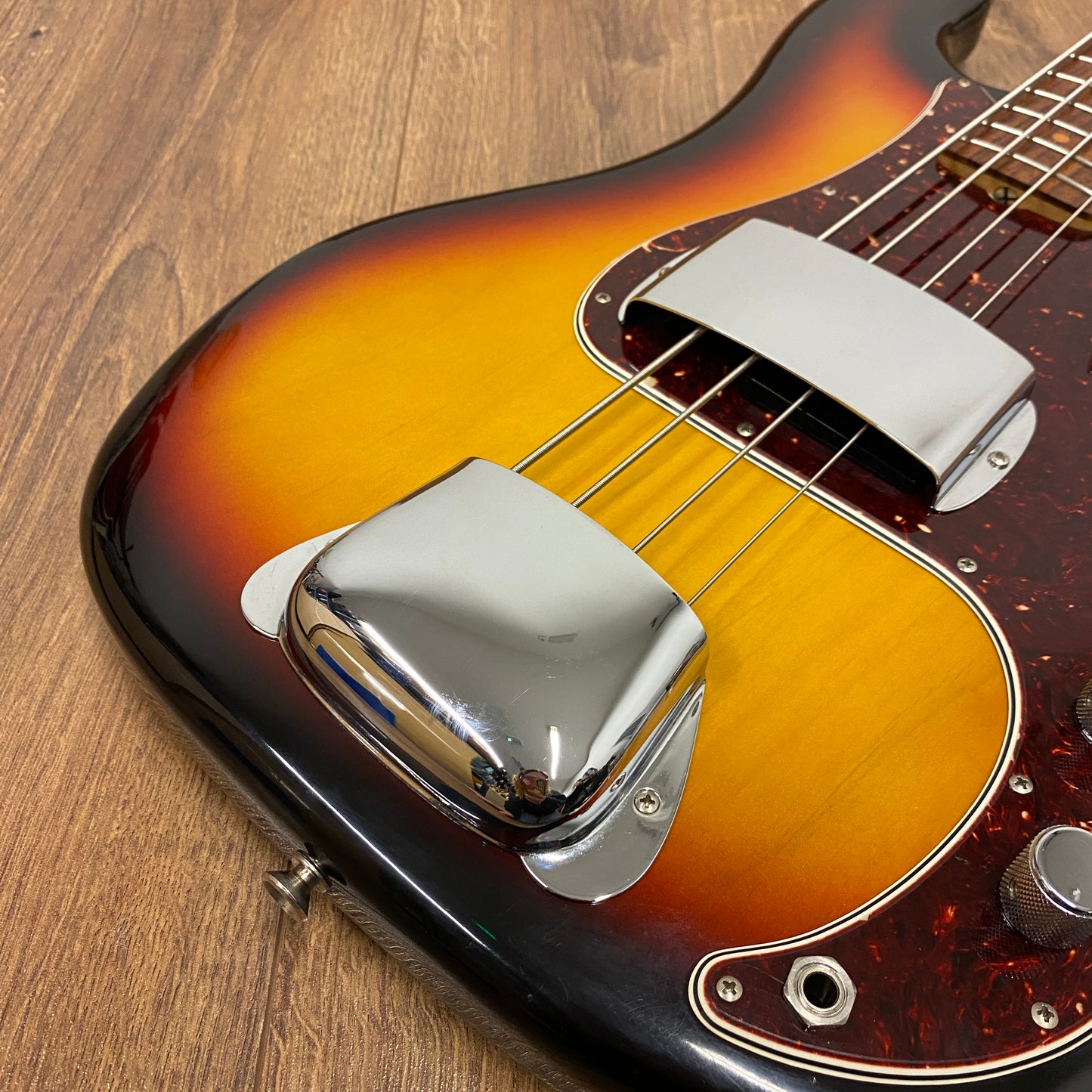 Pre-Owned Fender American Vintage '63 Precision Bass - Sunburst - 2017
