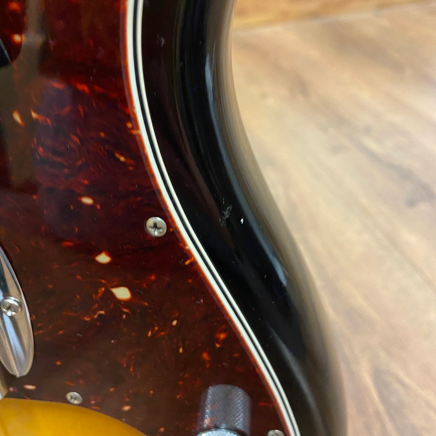 Pre-Owned Fender American Vintage '63 Precision Bass - Sunburst - 2017