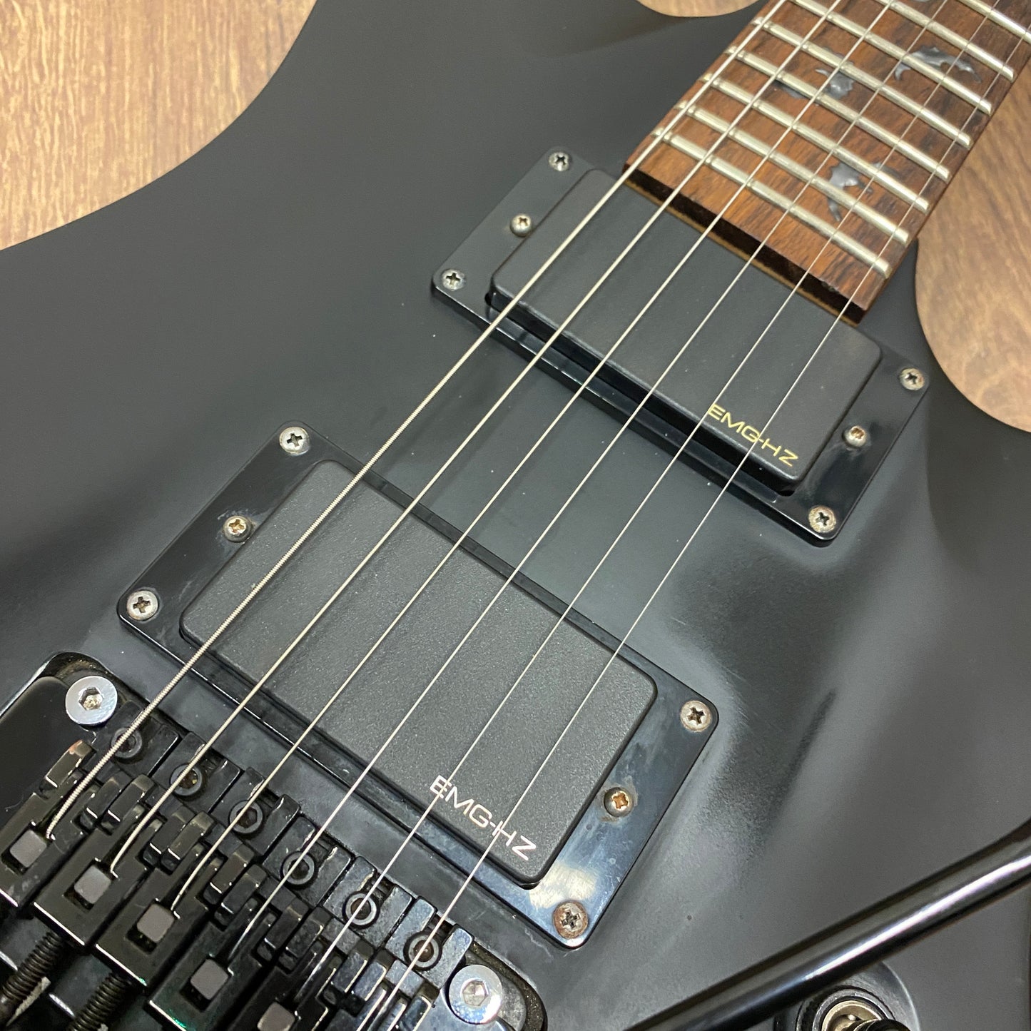 Pre-Owned Schecter Damien 6 Floyd Rose - Satin Black
