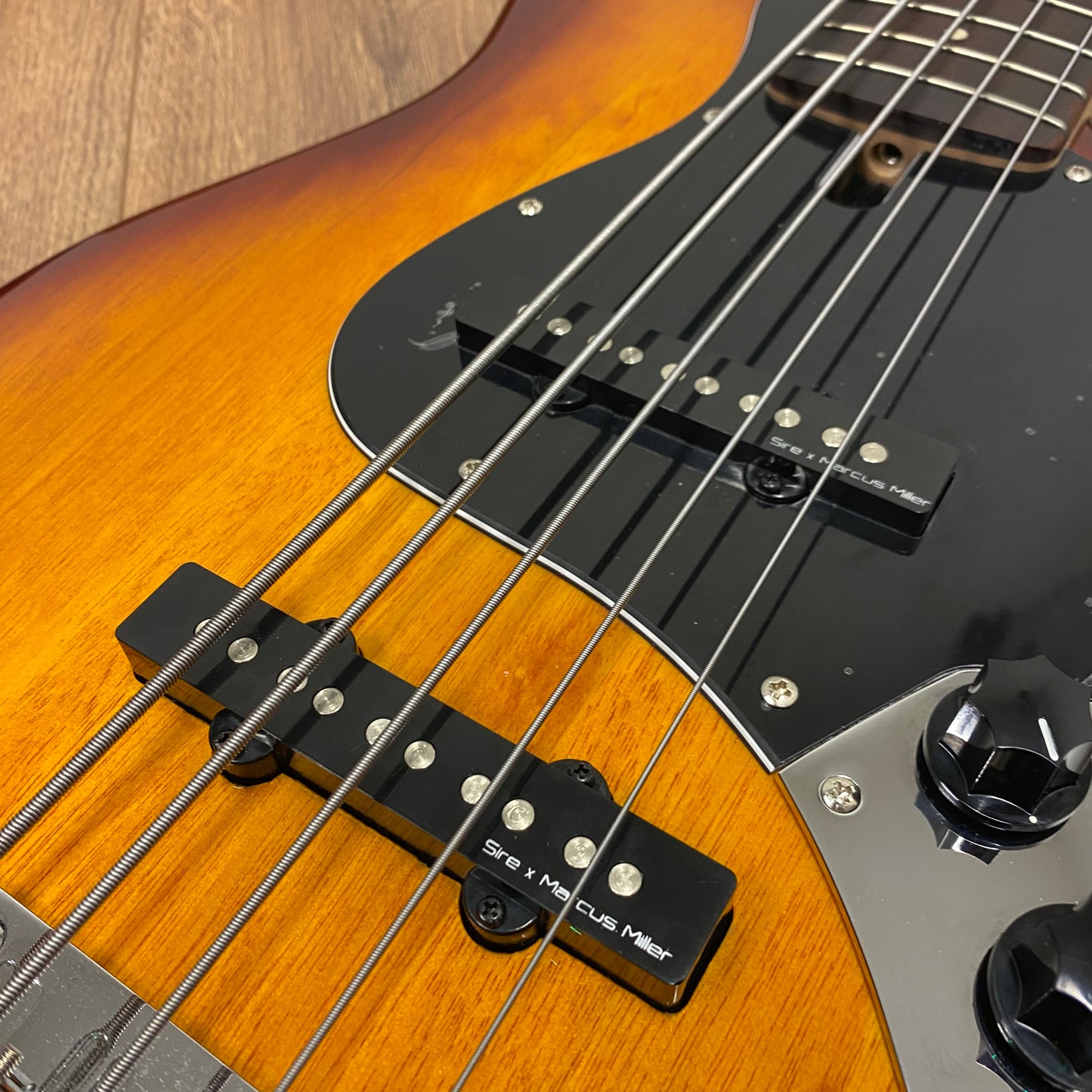 Pre-Owned Sire Marcus Miller V3P Passive 5-String - Tobacco Sunburst