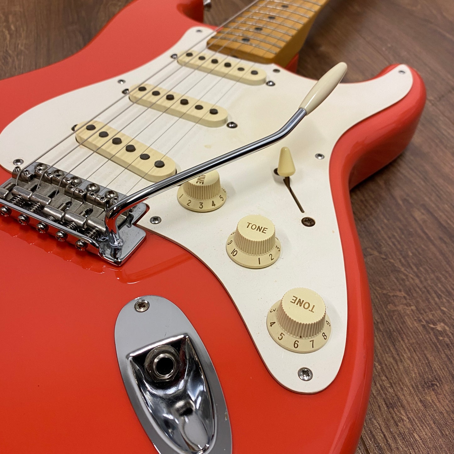 Pre-Owned Fender CIJ Hank Marvin Stratocaster - Fiesta Red - 1997