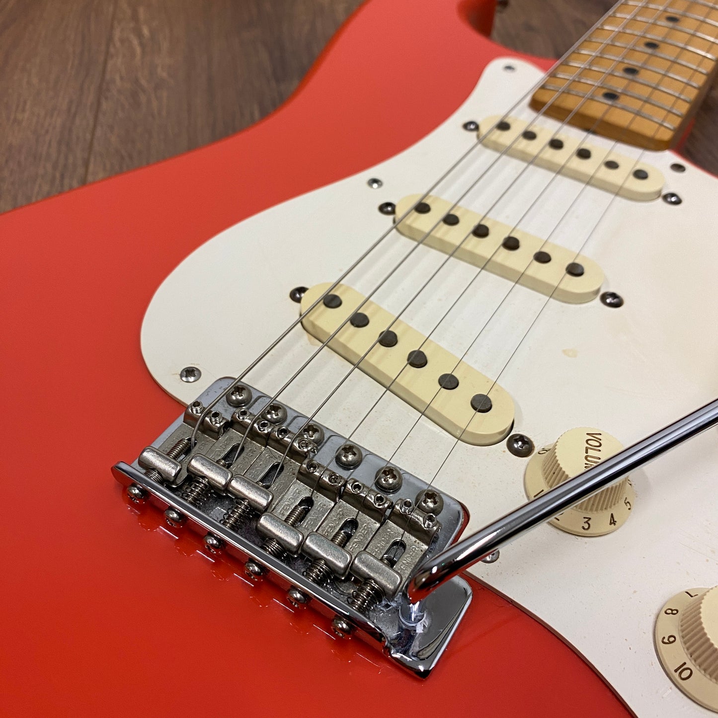 Pre-Owned Fender CIJ Hank Marvin Stratocaster - Fiesta Red - 1997