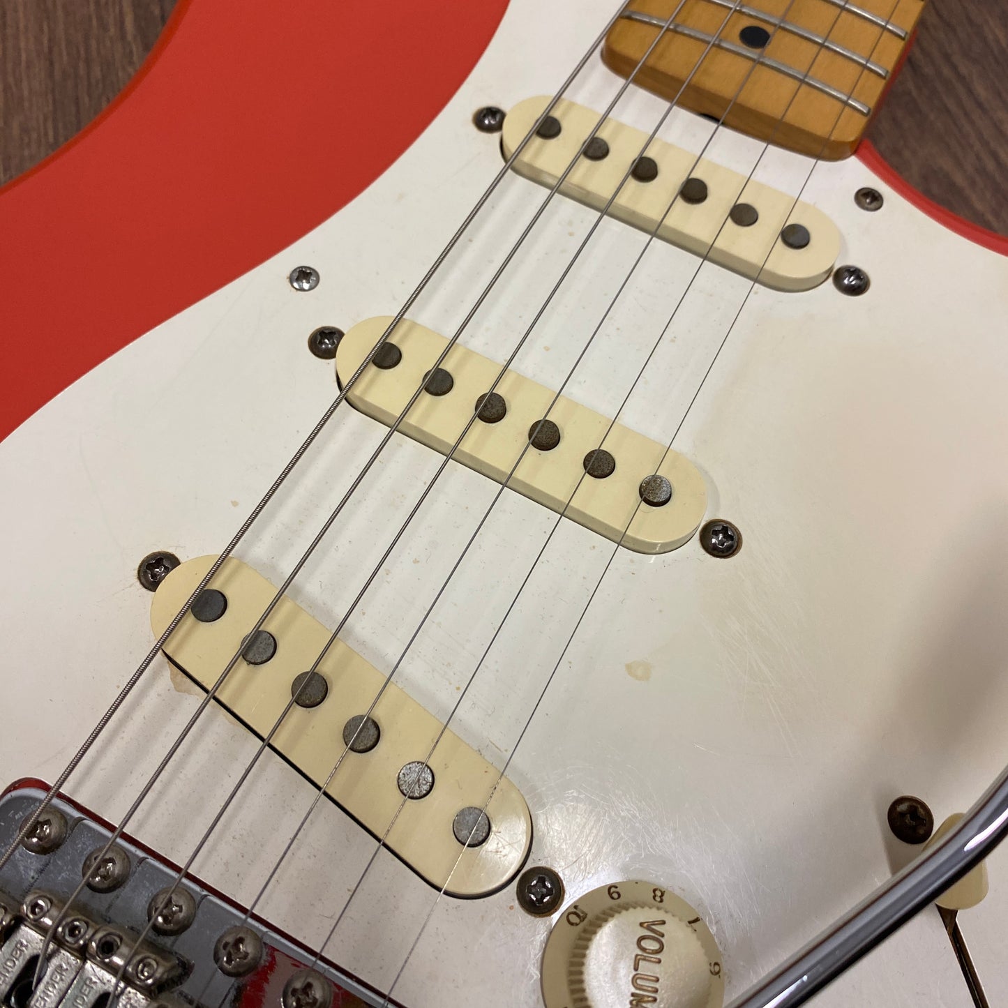 Pre-Owned Fender CIJ Hank Marvin Stratocaster - Fiesta Red - 1997