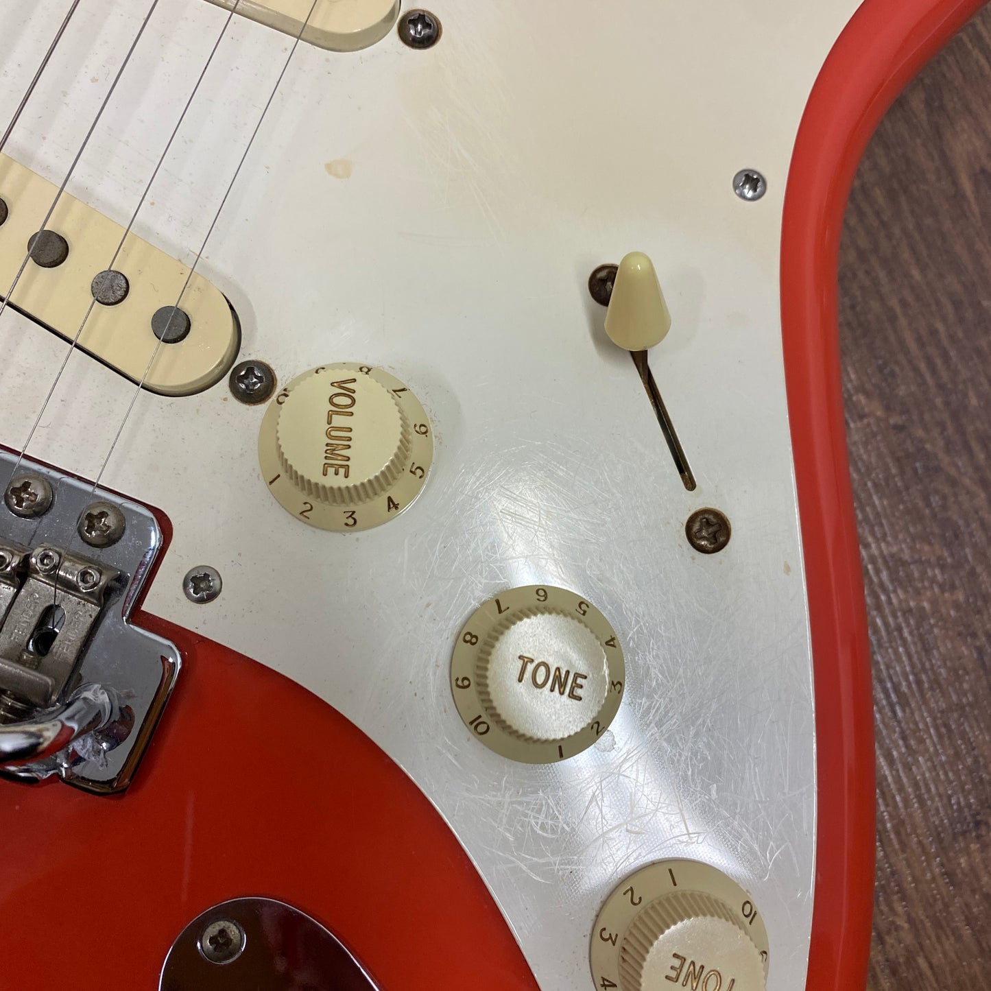 Pre-Owned Fender CIJ Hank Marvin Stratocaster - Fiesta Red - 1997