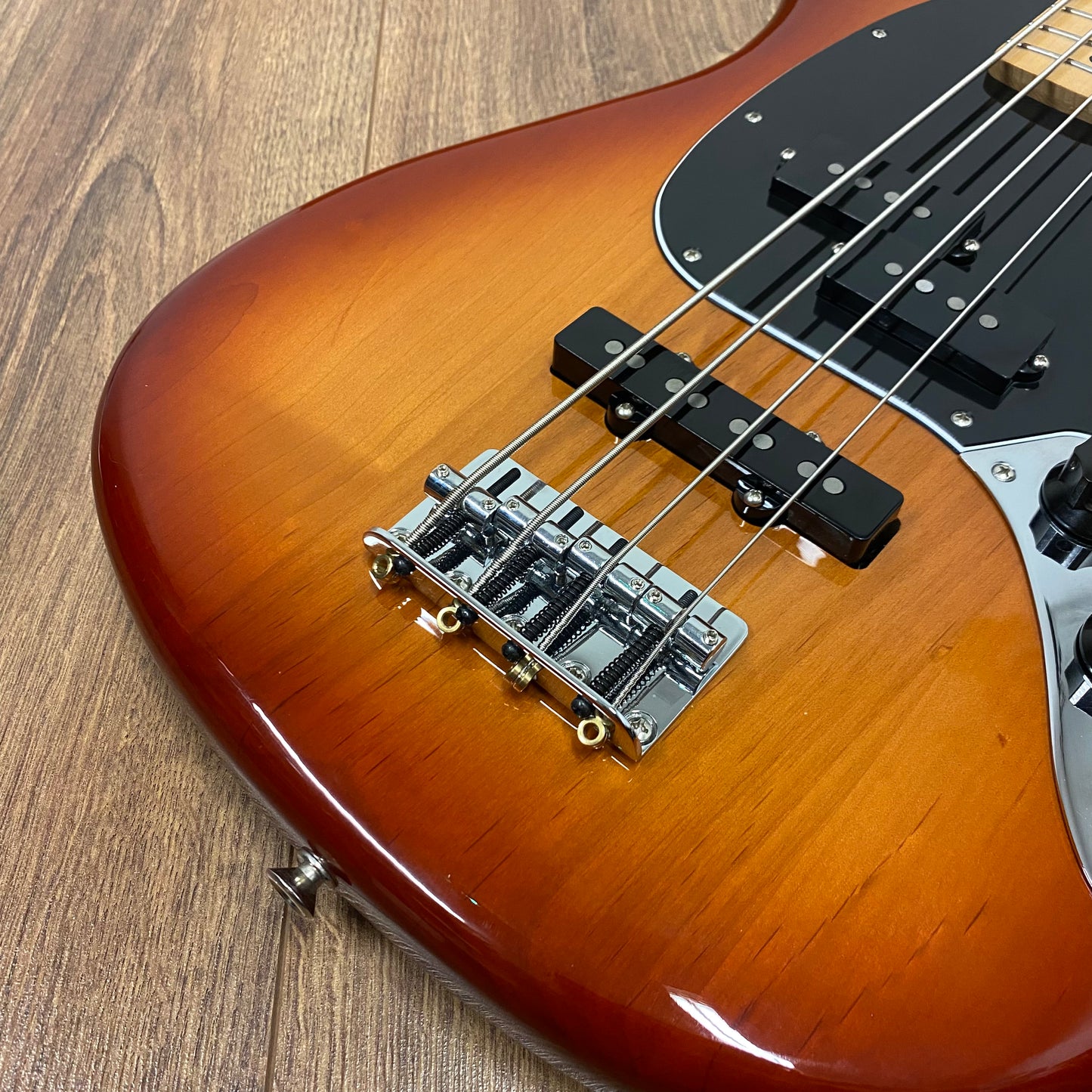 Pre-Owned Fender Player Mustang PJ Bass - Sienna Sunburst