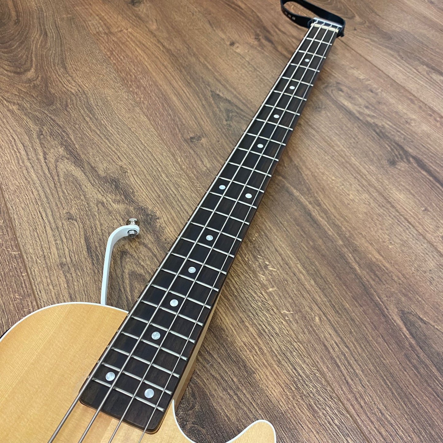 Pre-Owned Traveler Escape Bass MkII - Natural