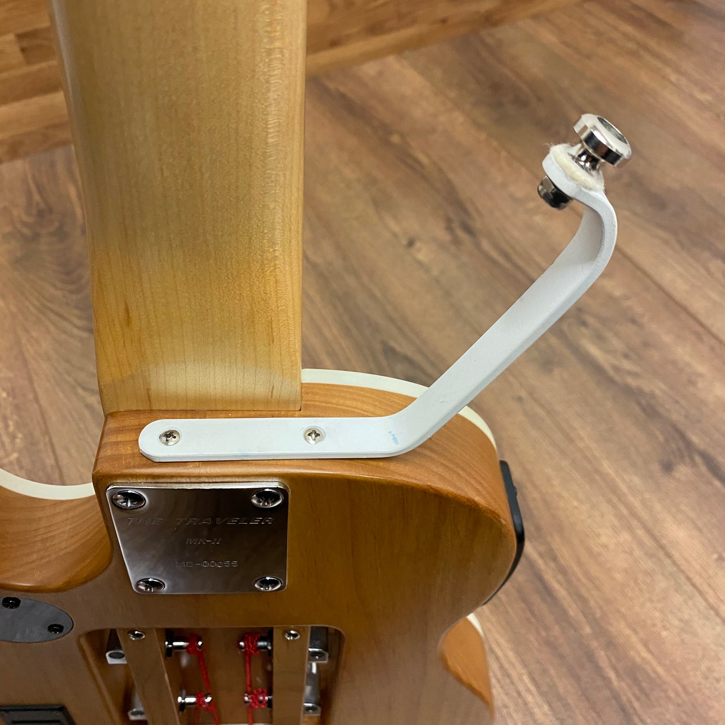 Pre-Owned Traveler Escape Bass MkII - Natural