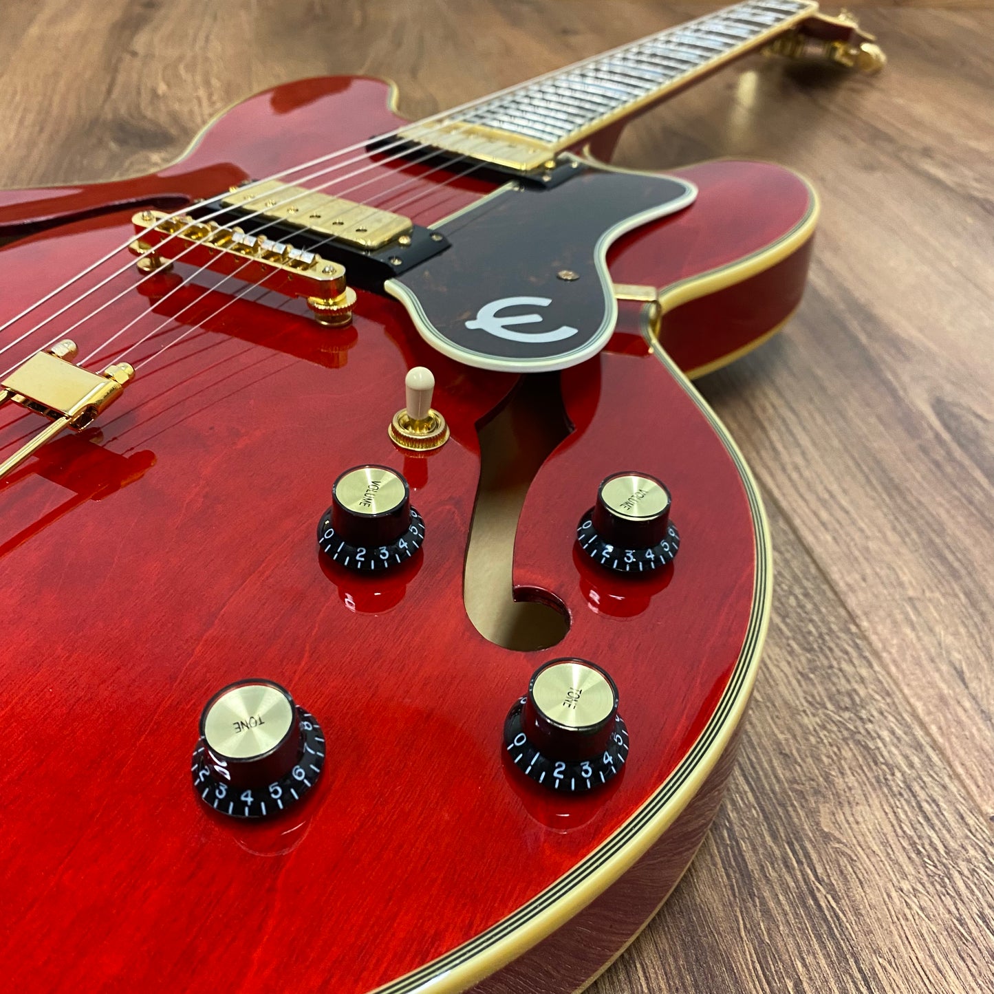 Pre-Owned Epiphone Sheraton 1962 E212TV 50th Anniversary - Cherry