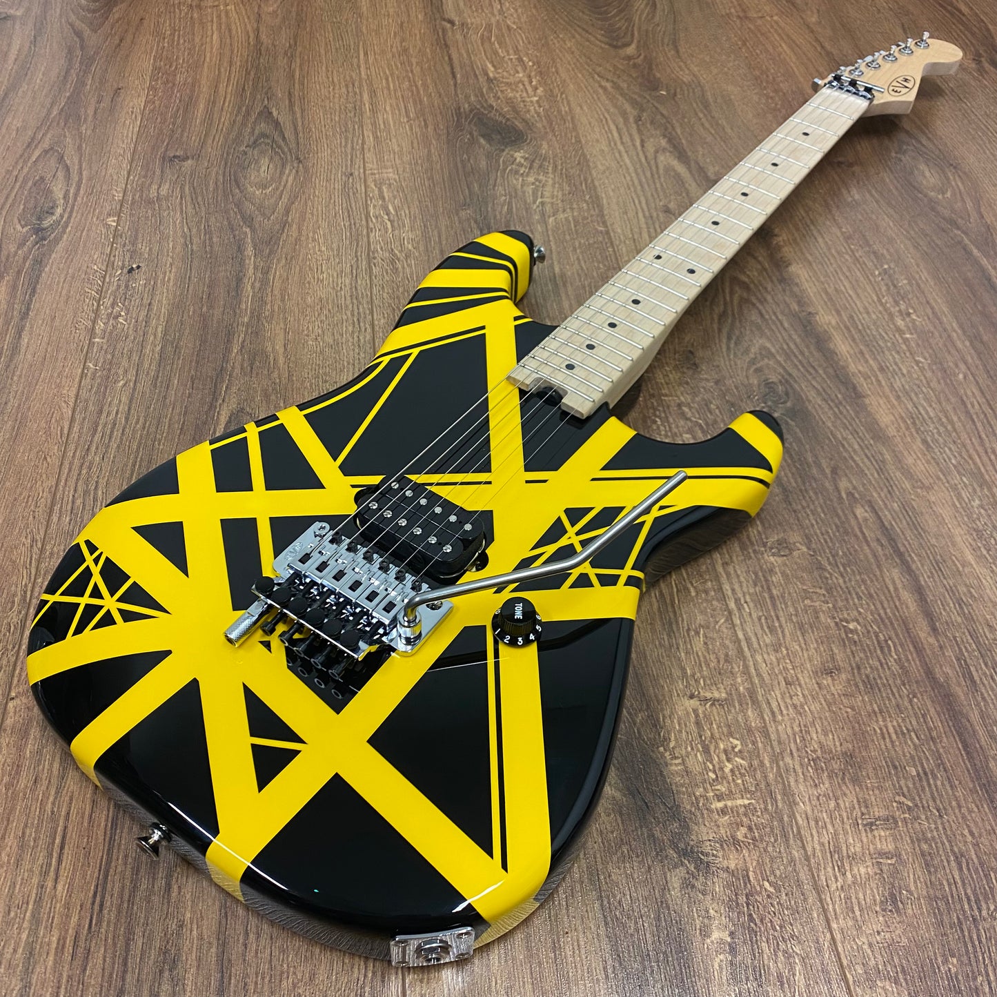 Pre-Owned EVH Striped Series - Black with Yellow Stripes