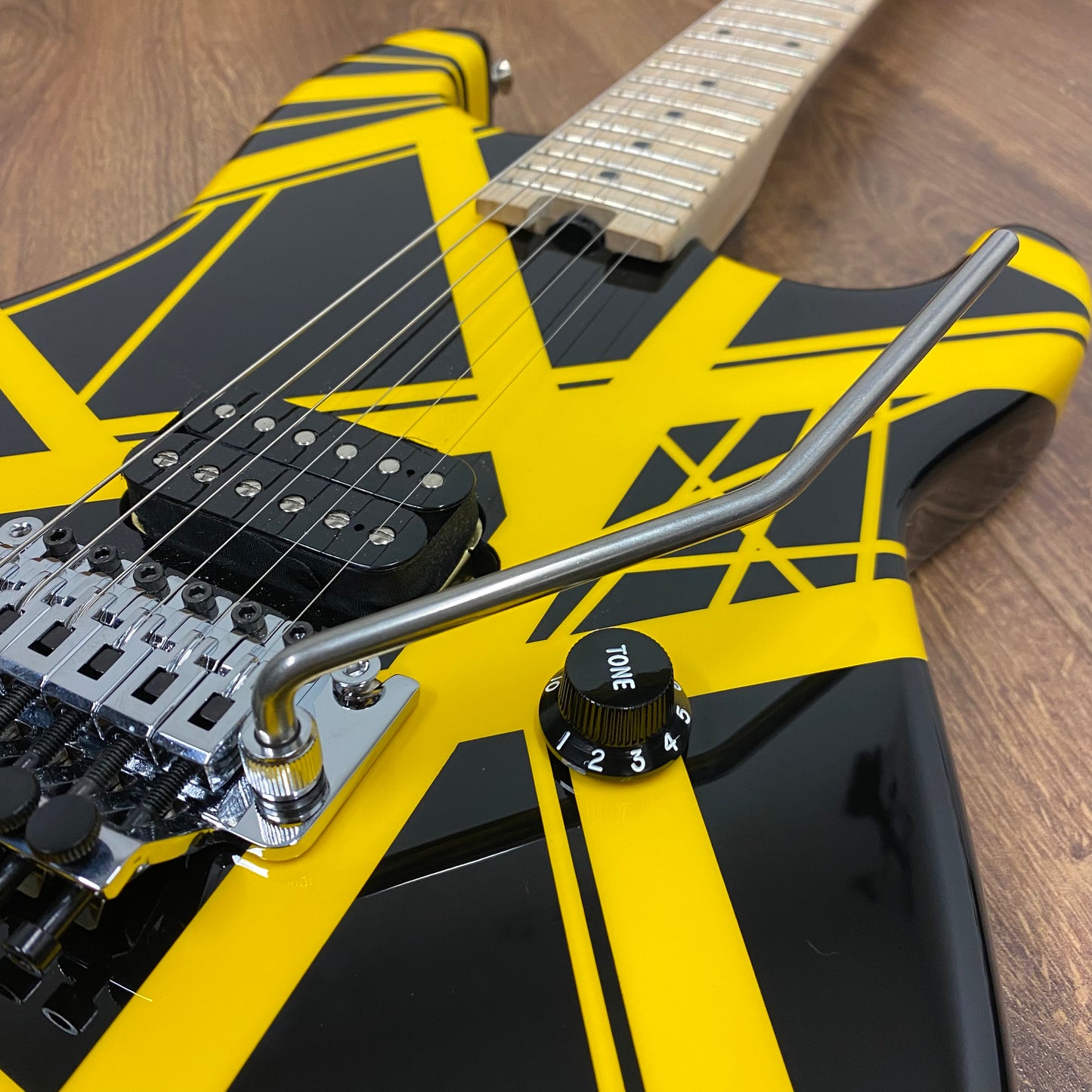 Pre-Owned EVH Striped Series - Black with Yellow Stripes