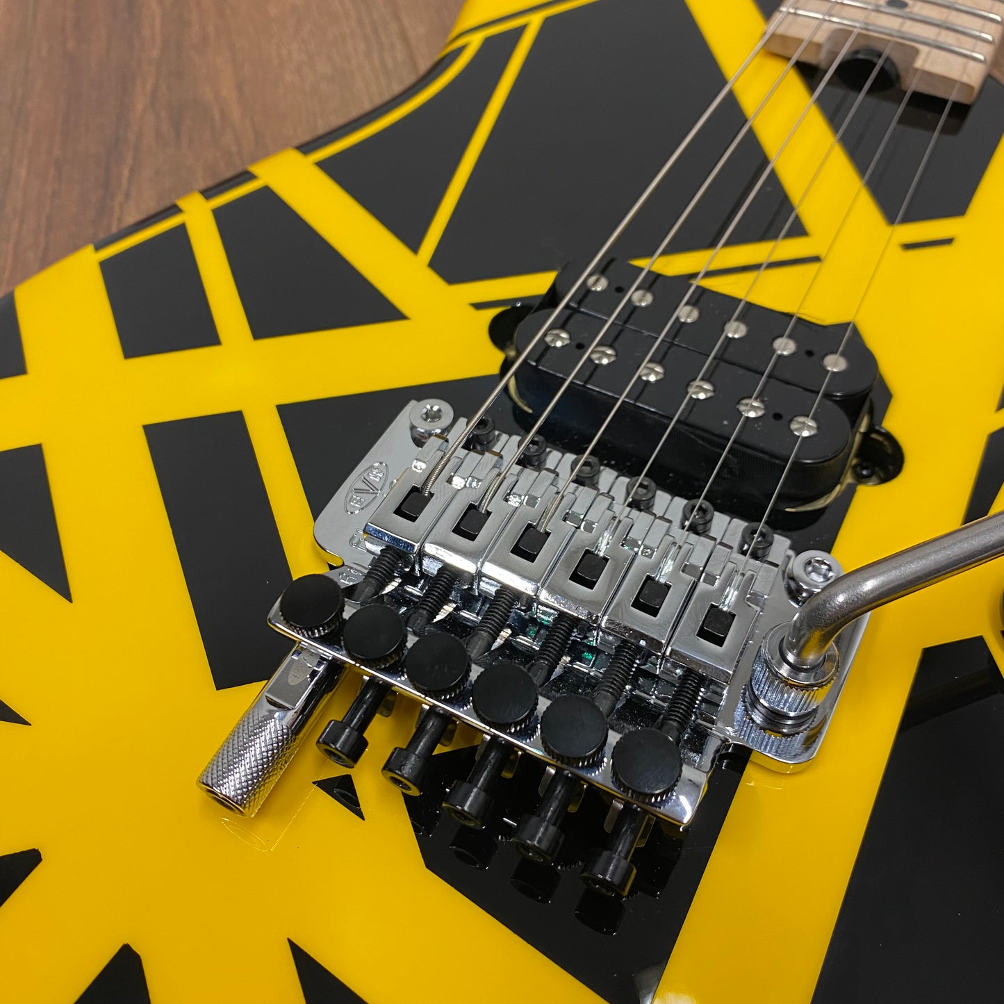 Pre-Owned EVH Striped Series - Black with Yellow Stripes