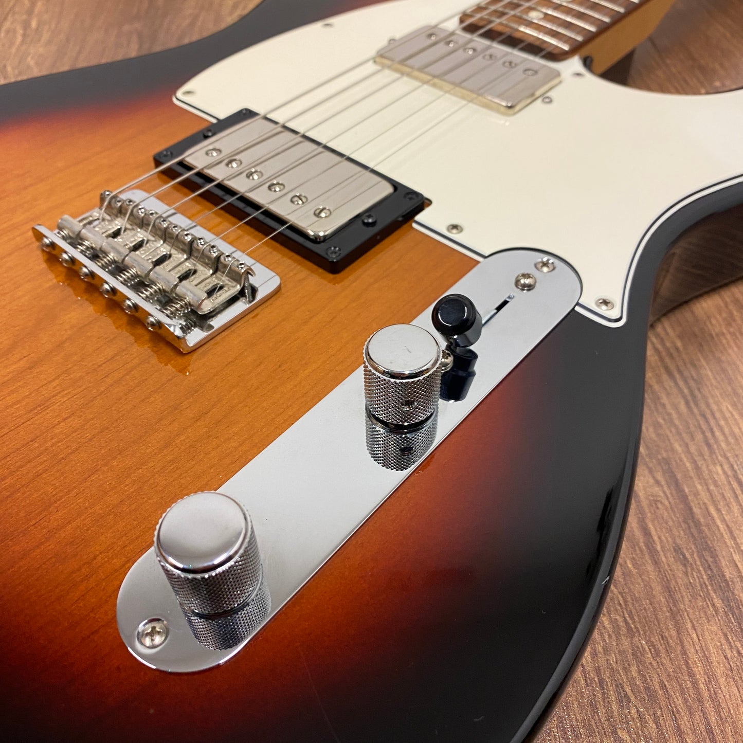 Pre-Owned Fender Player Tele HH w/ Bareknuckle Pickups - Sunburst