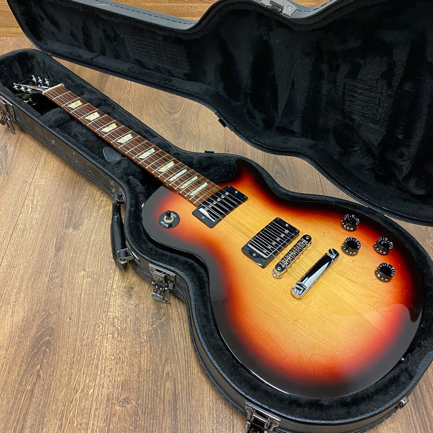 Pre-Owned Gibson Les Paul Studio - Fireburst - 2006