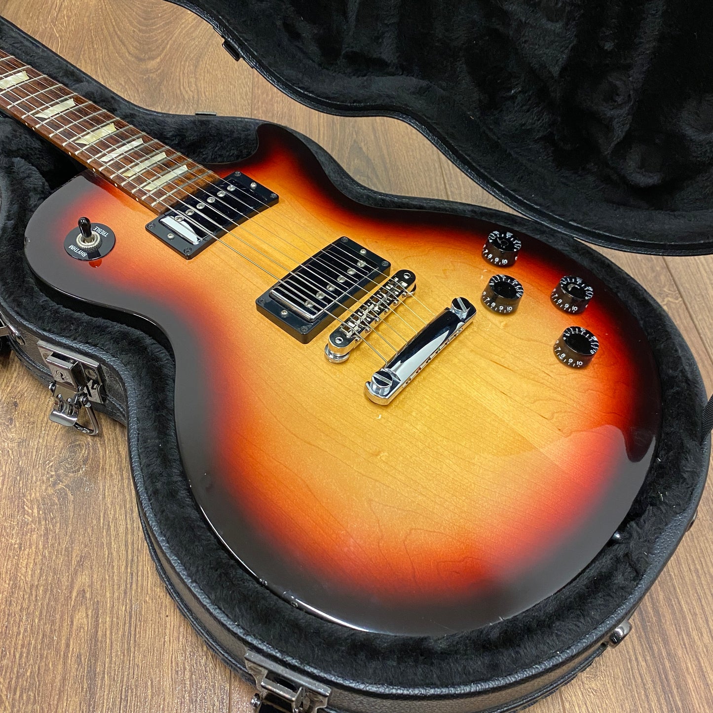 Pre-Owned Gibson Les Paul Studio - Fireburst - 2006