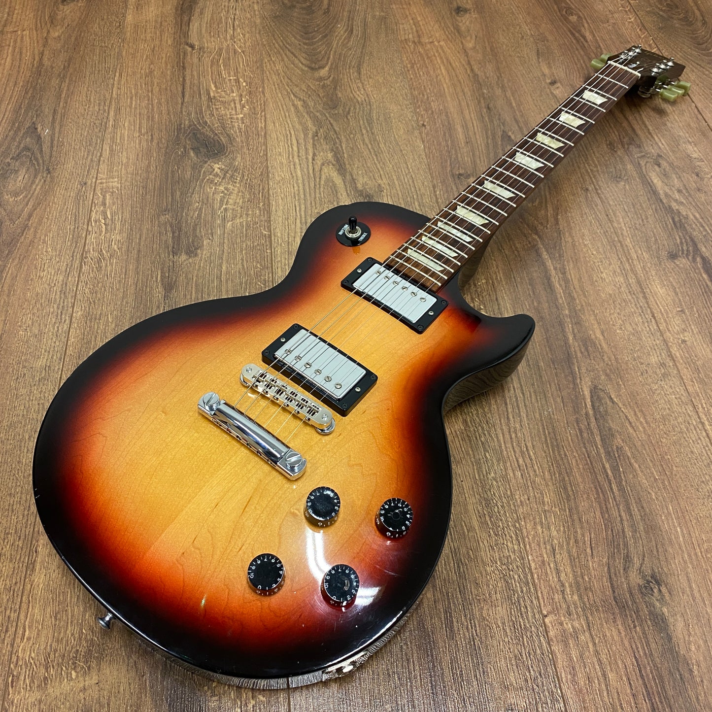 Pre-Owned Gibson Les Paul Studio - Fireburst - 2006