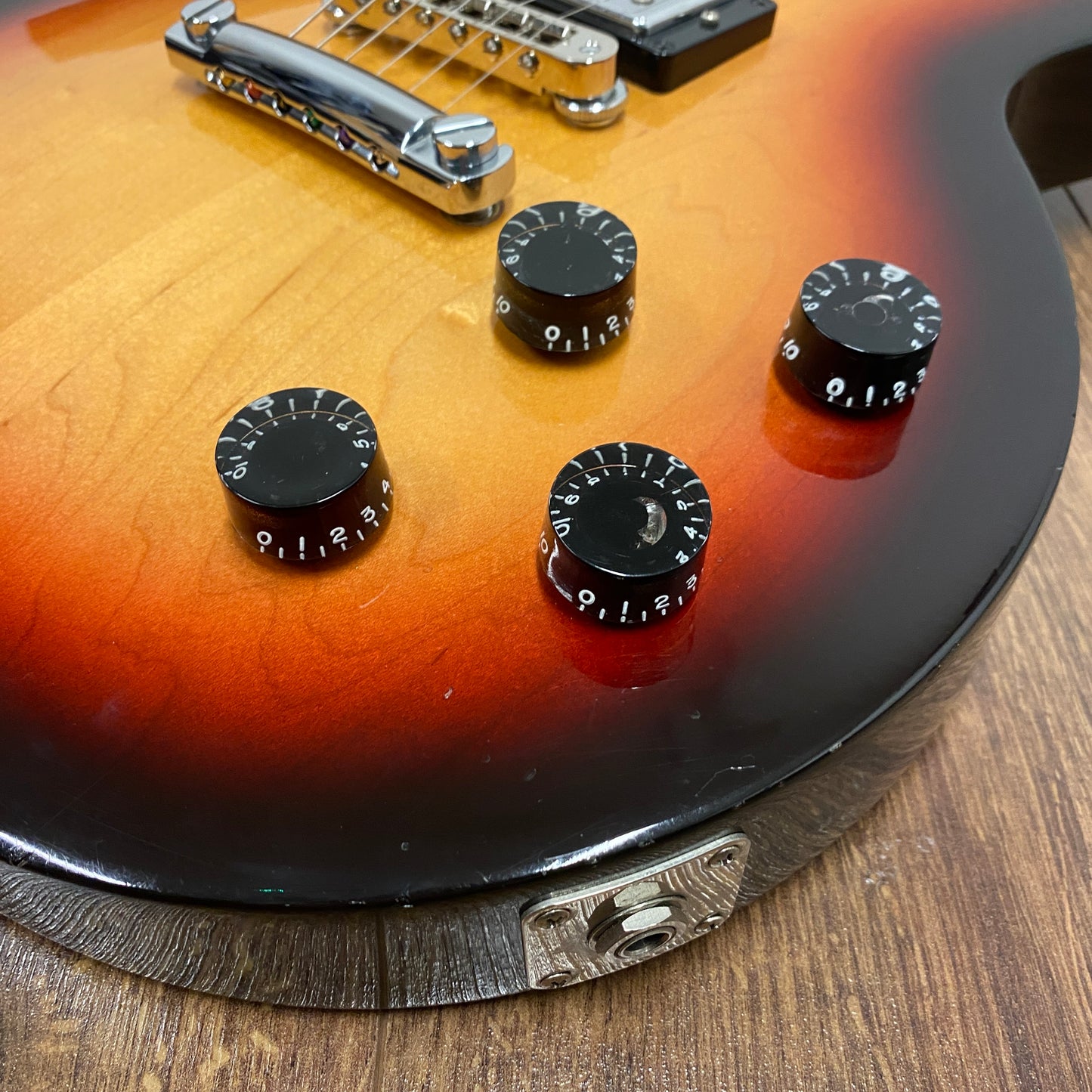 Pre-Owned Gibson Les Paul Studio - Fireburst - 2006
