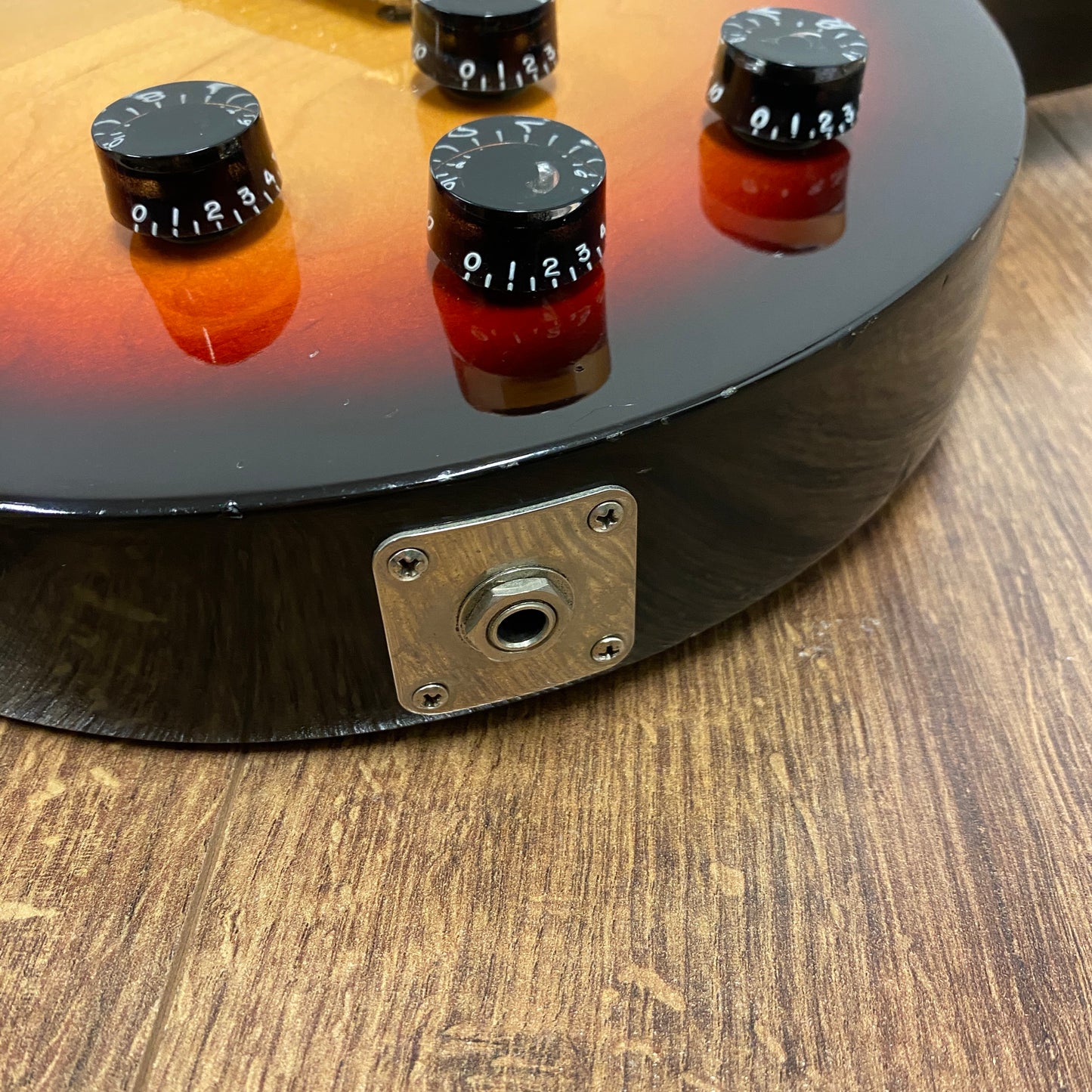Pre-Owned Gibson Les Paul Studio - Fireburst - 2006