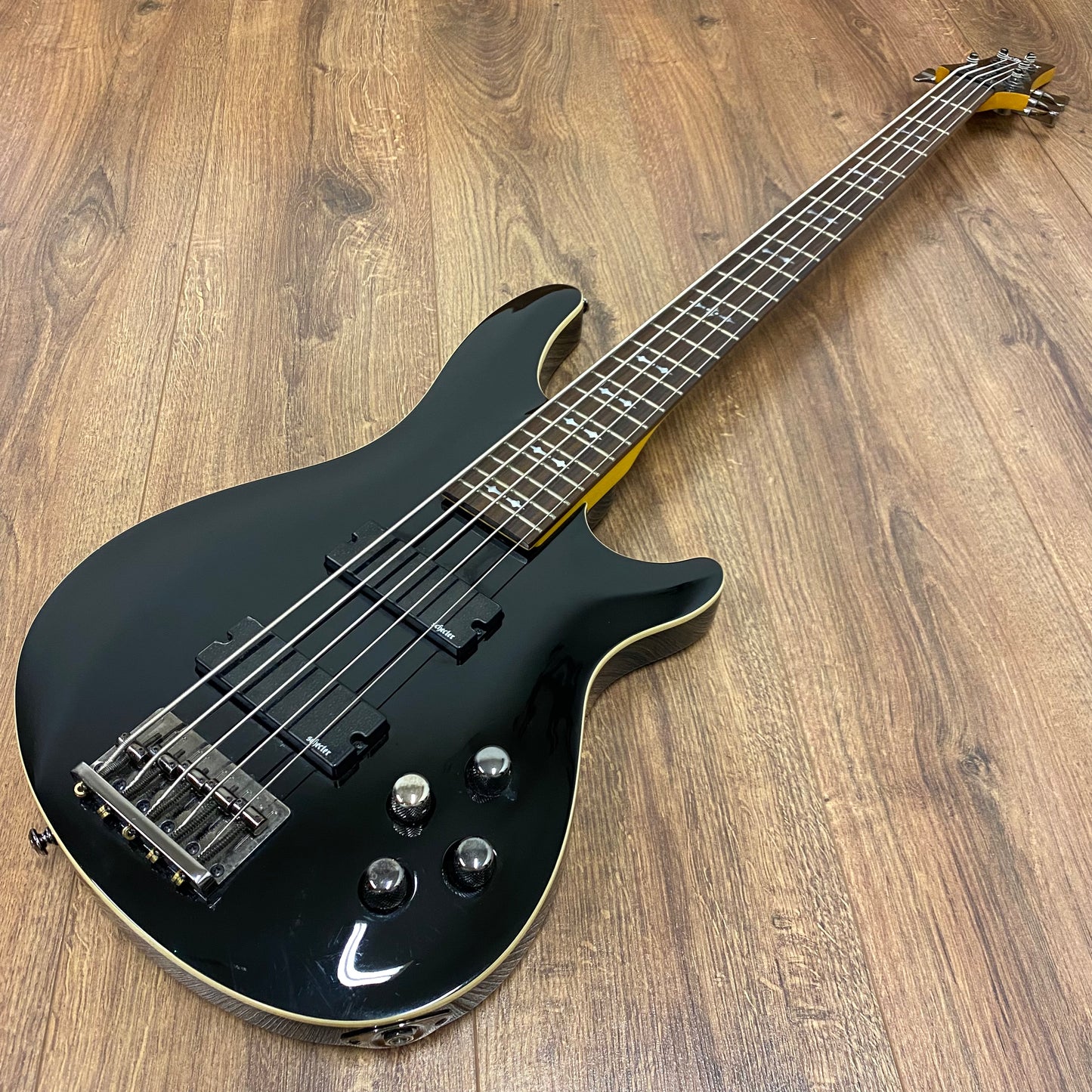 Pre-Owned Schecter Omen 5 Bass - Black