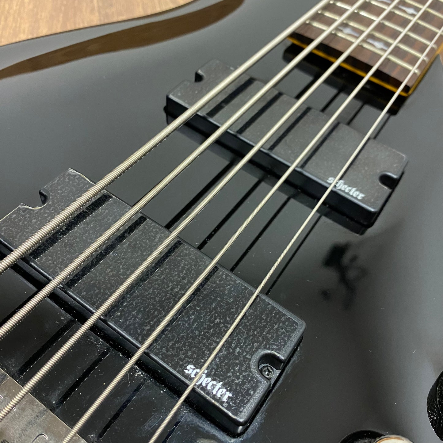 Pre-Owned Schecter Omen 5 Bass - Black