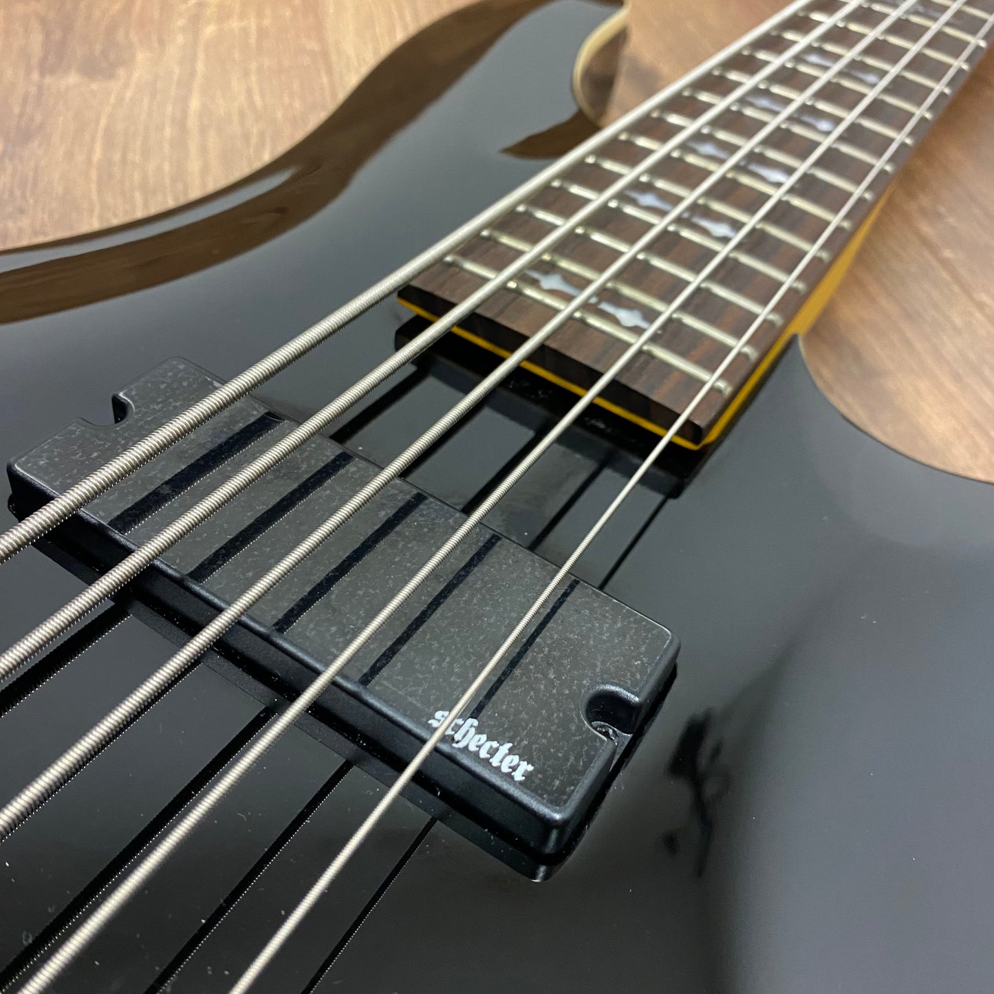 Pre-Owned Schecter Omen 5 Bass - Black
