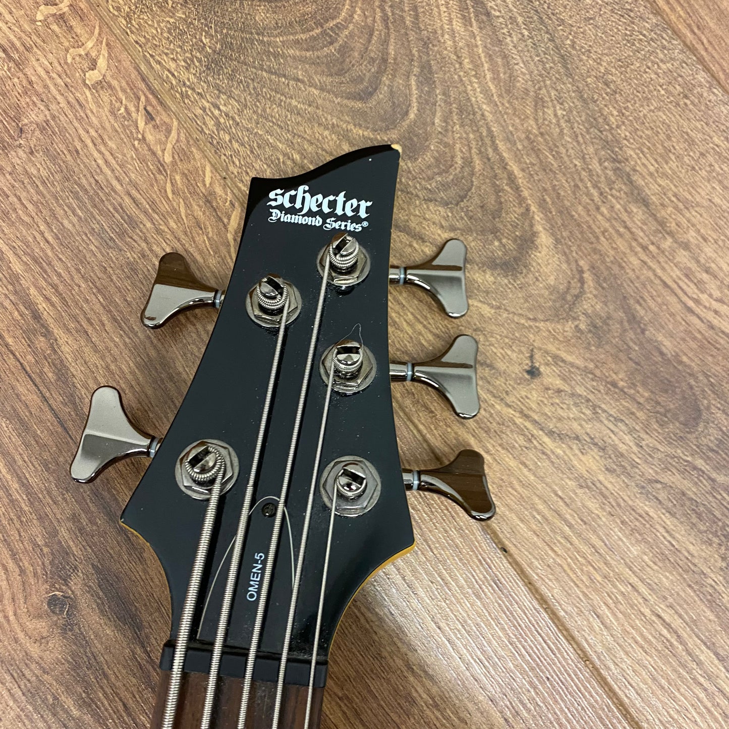 Pre-Owned Schecter Omen 5 Bass - Black
