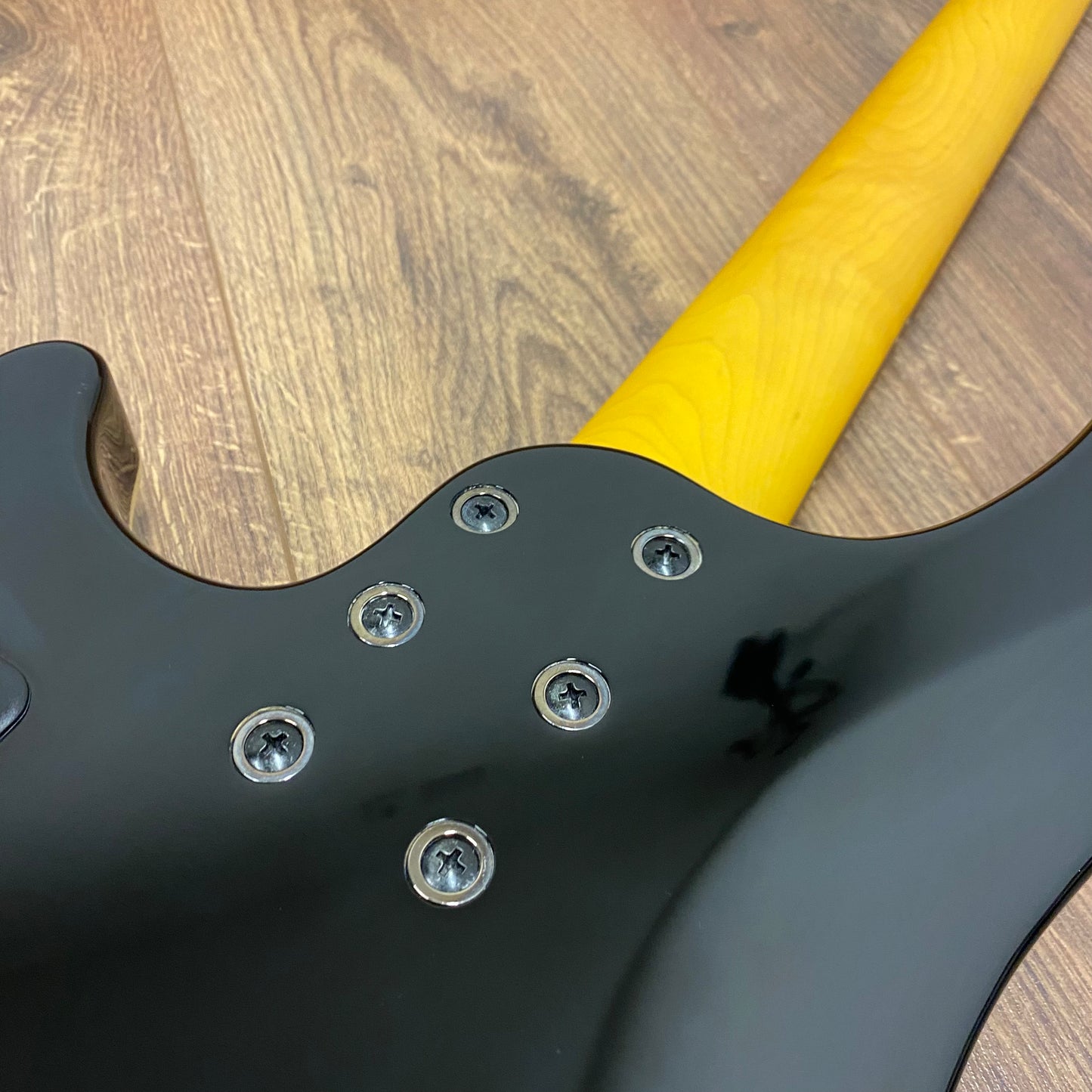 Pre-Owned Schecter Omen 5 Bass - Black