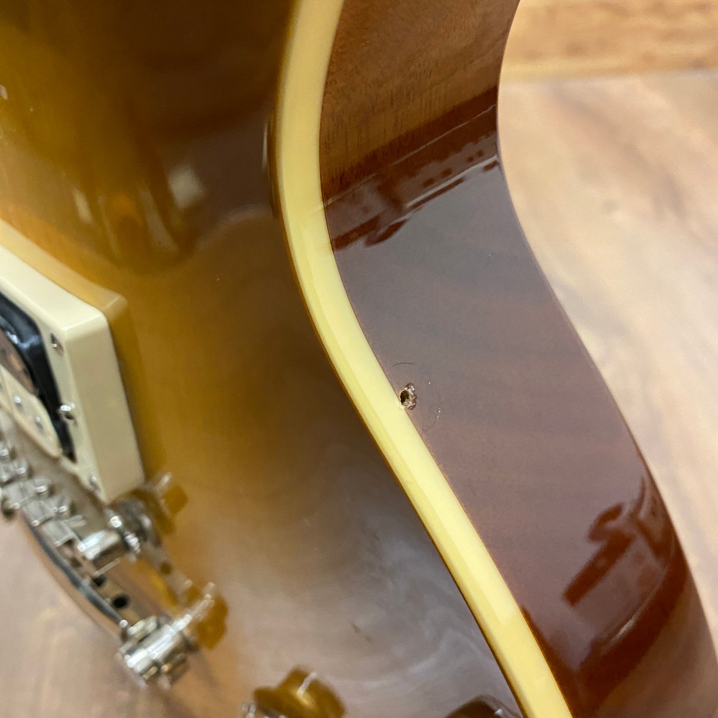 Pre-Owned Epiphone Les Paul Classic - Honeyburst
