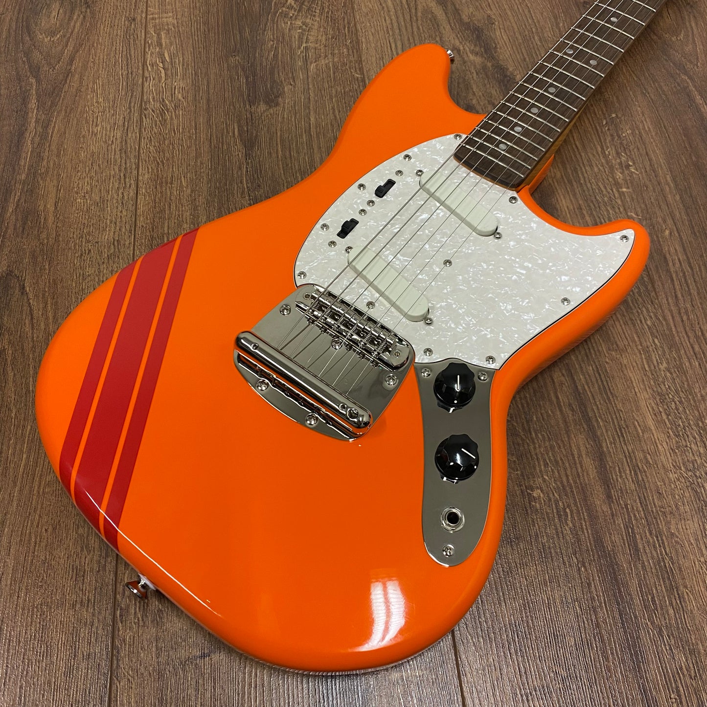 Pre-Owned Squier FSR Classic Vibe '60s Competition Mustang - Capri Orange