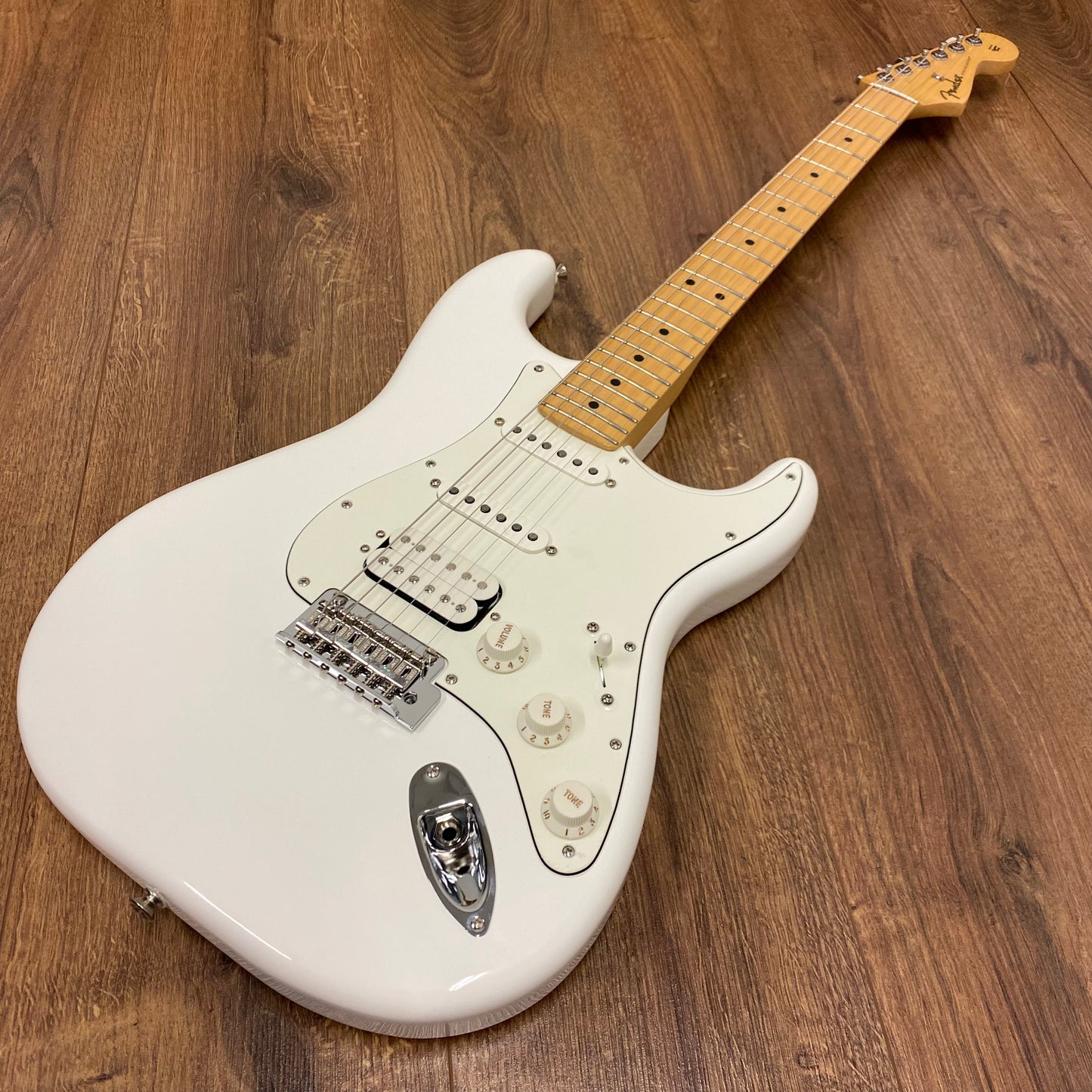 Pre-Owned Fender Player HSS Stratocaster - Polar White