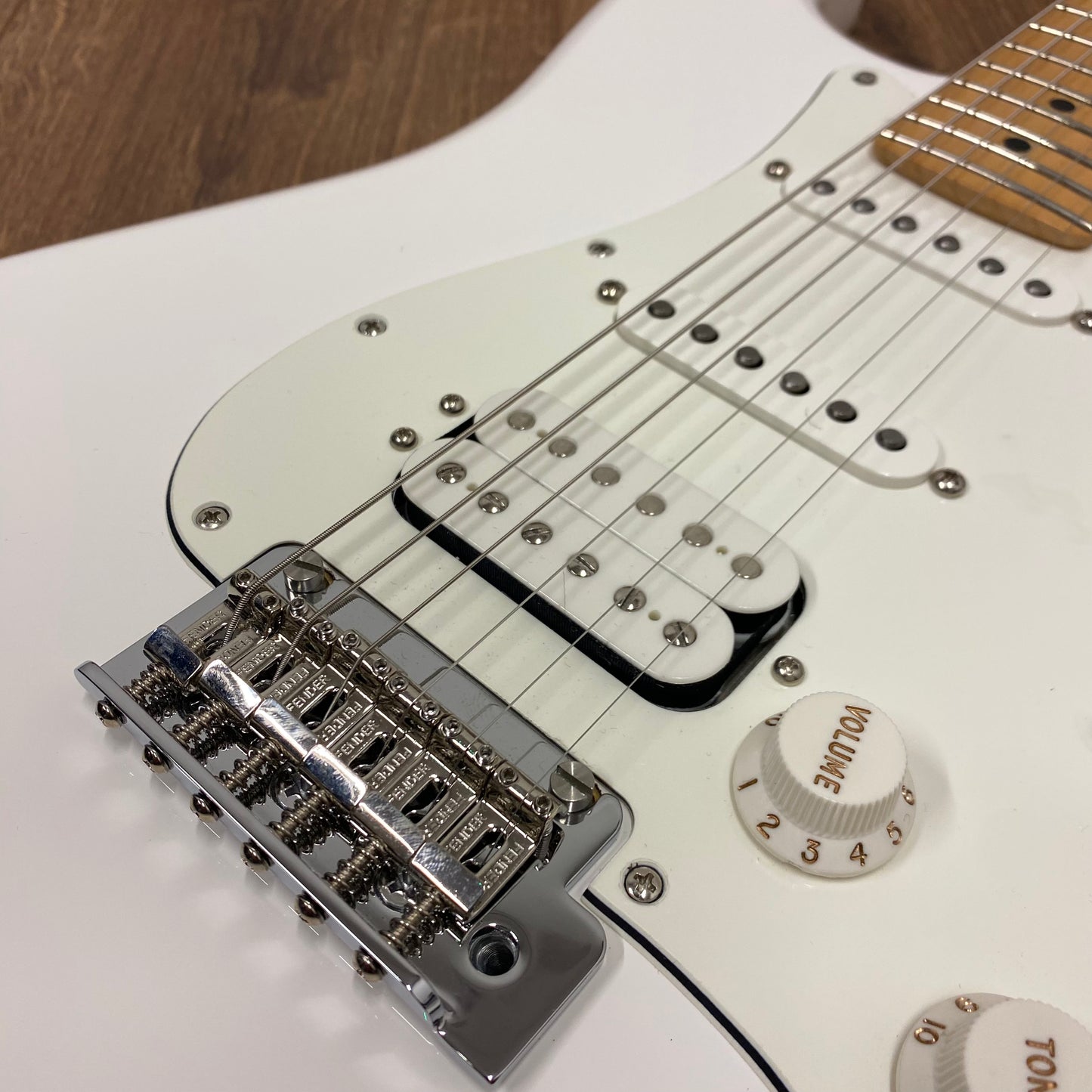 Pre-Owned Fender Player HSS Stratocaster - Polar White