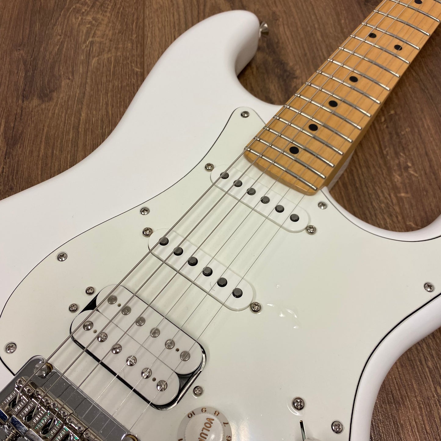 Pre-Owned Fender Player HSS Stratocaster - Polar White