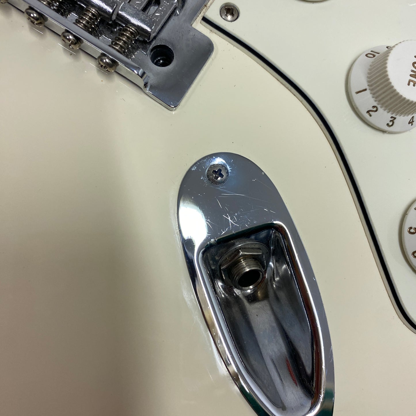 Pre-Owned Fender Mexican Standard Stratocaster HSS - Arctic White - 2017