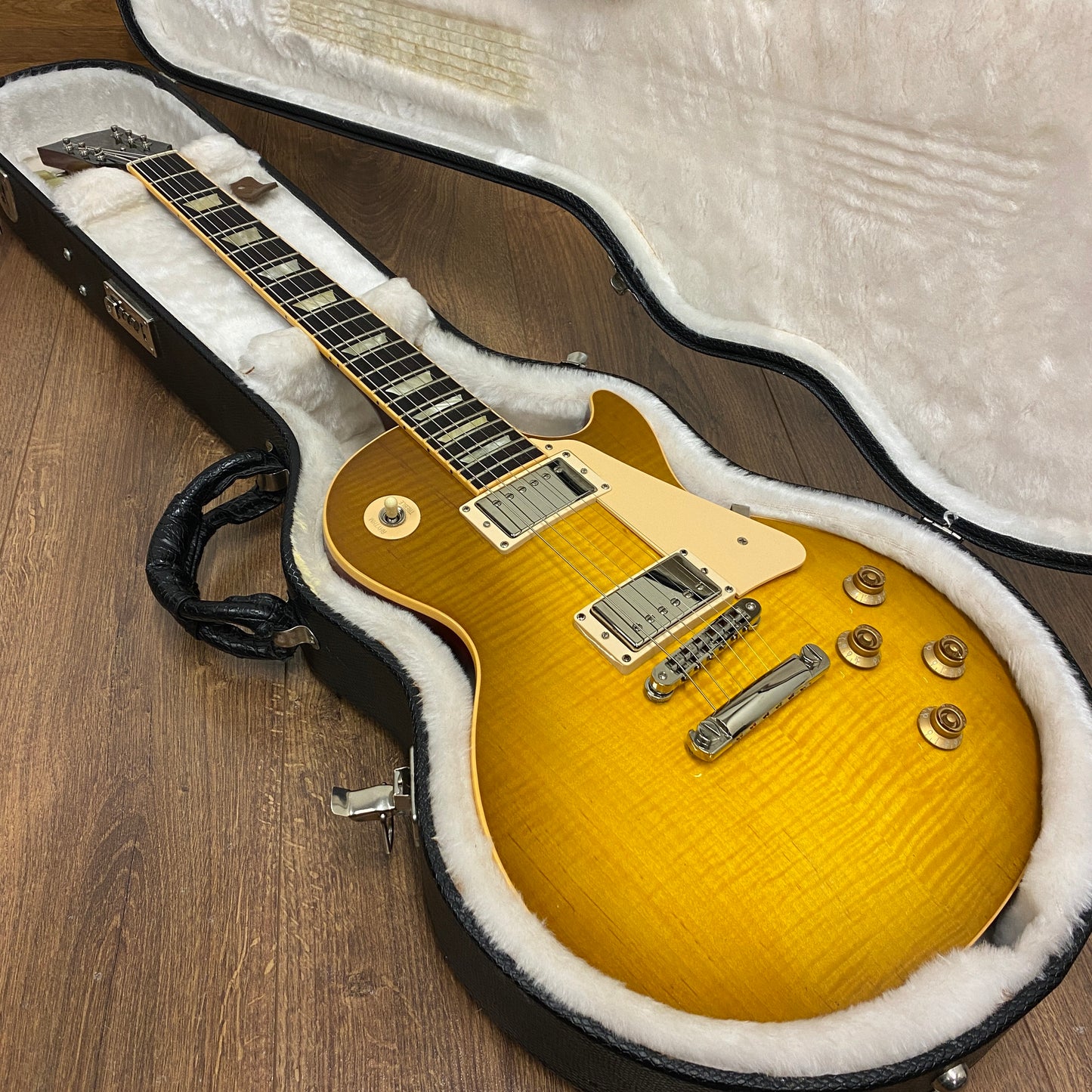 Pre-Owned Gibson Les Paul Standard Plus '60s Neck - Honeyburst - 2007