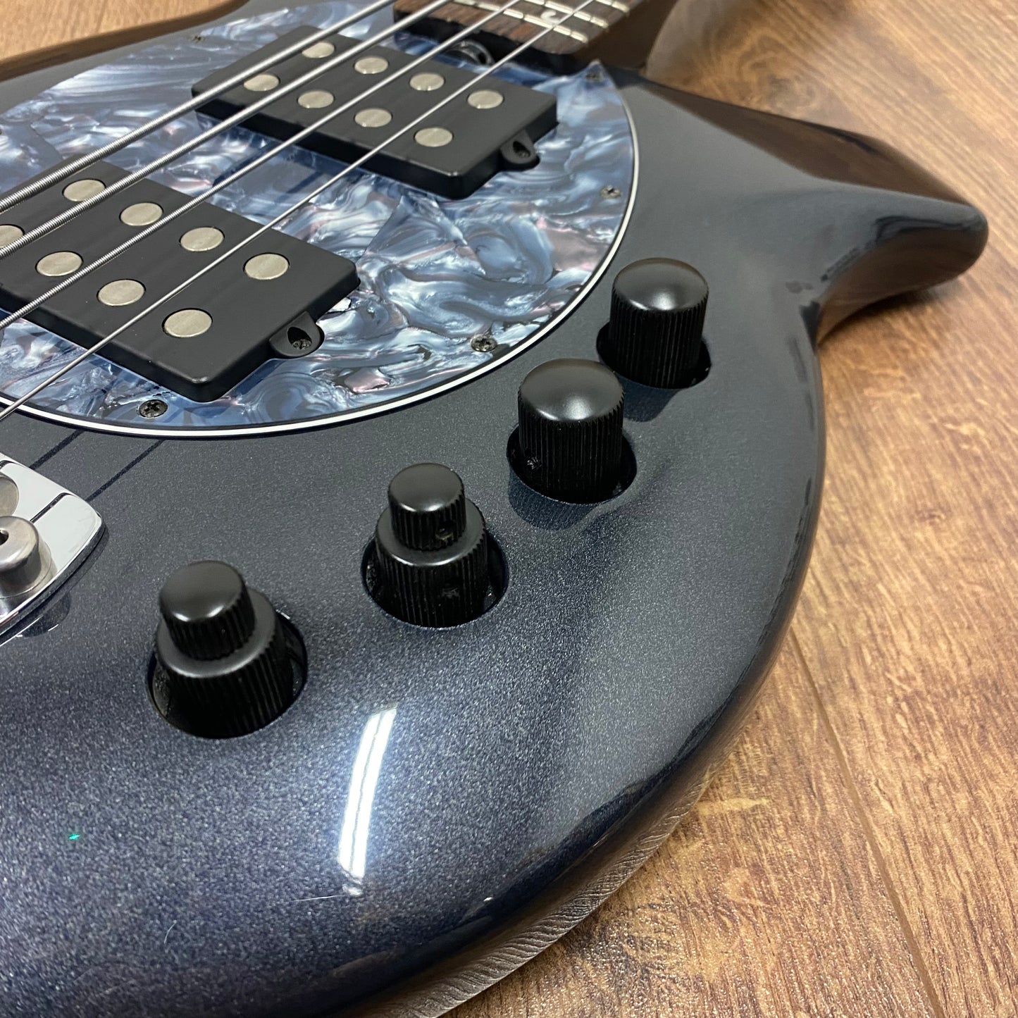Pre-Owned Music Man Bongo Bass 4 HH - Sapphire Black - 2005