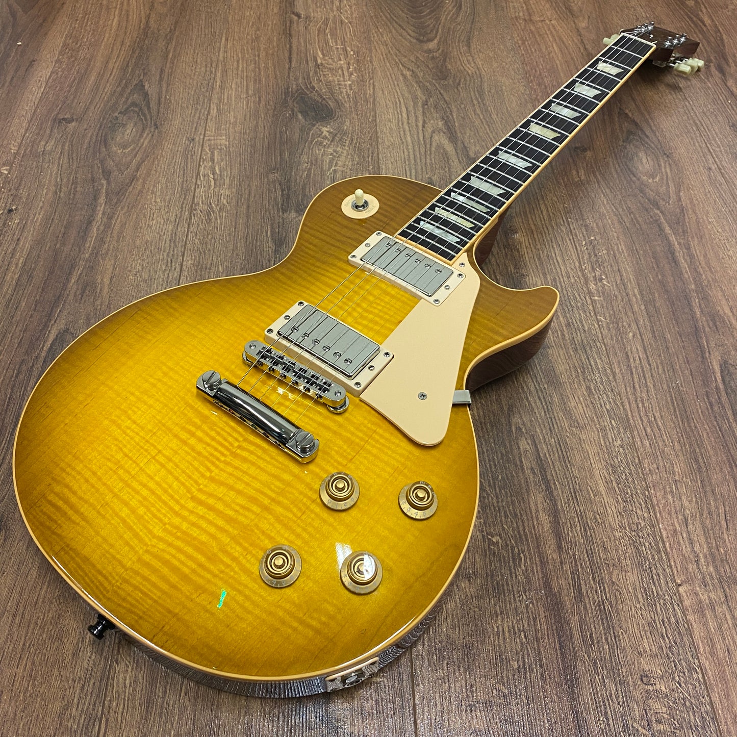 Pre-Owned Gibson Les Paul Standard Plus '60s Neck - Honeyburst - 2007